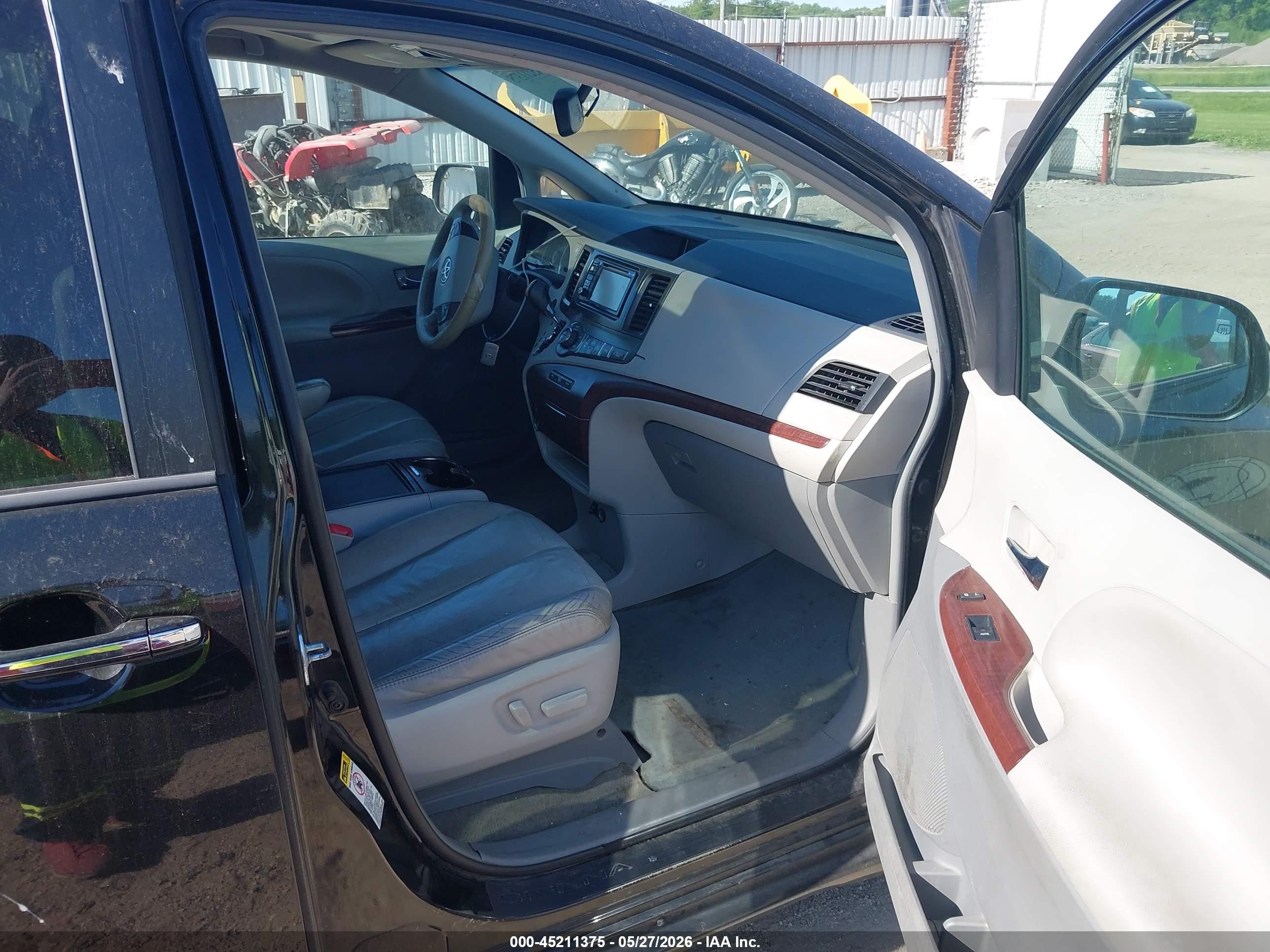 2013 Toyota Sienna Xle V6 8 Passenger Black vin: 5TDYK3DC3DS329054