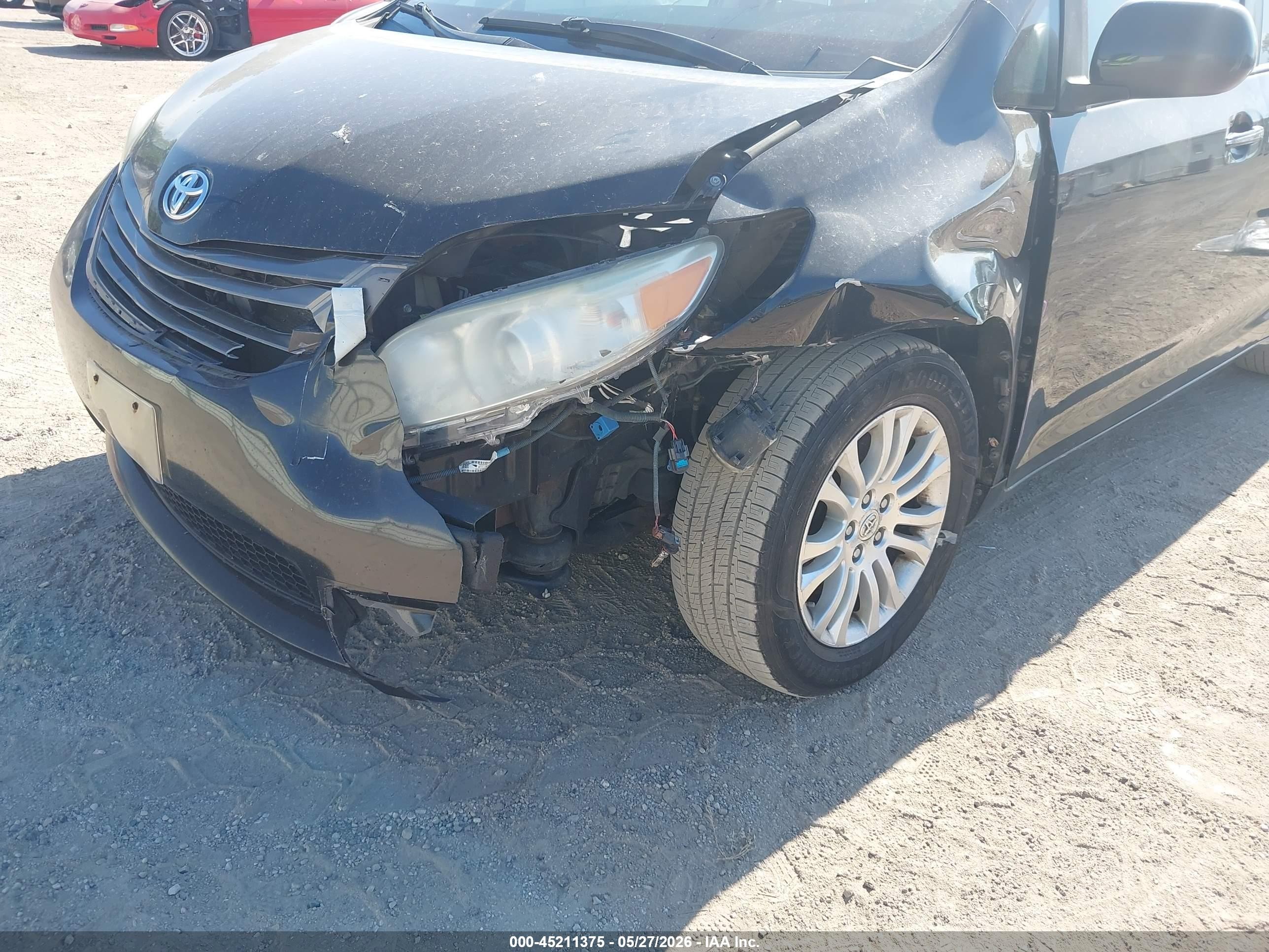 2013 Toyota Sienna Xle V6 8 Passenger Black vin: 5TDYK3DC3DS329054