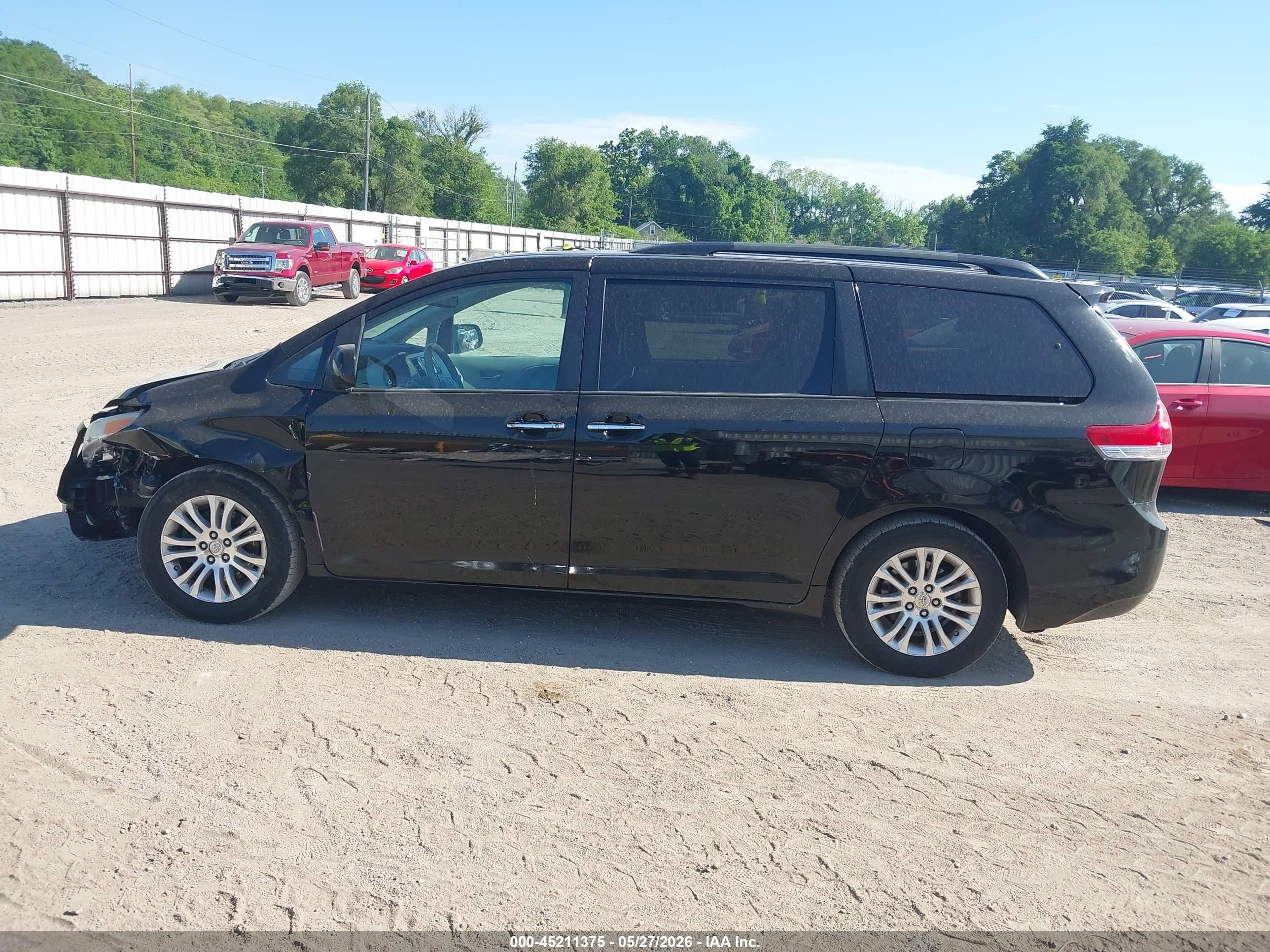 2013 Toyota Sienna Xle V6 8 Passenger Black vin: 5TDYK3DC3DS329054