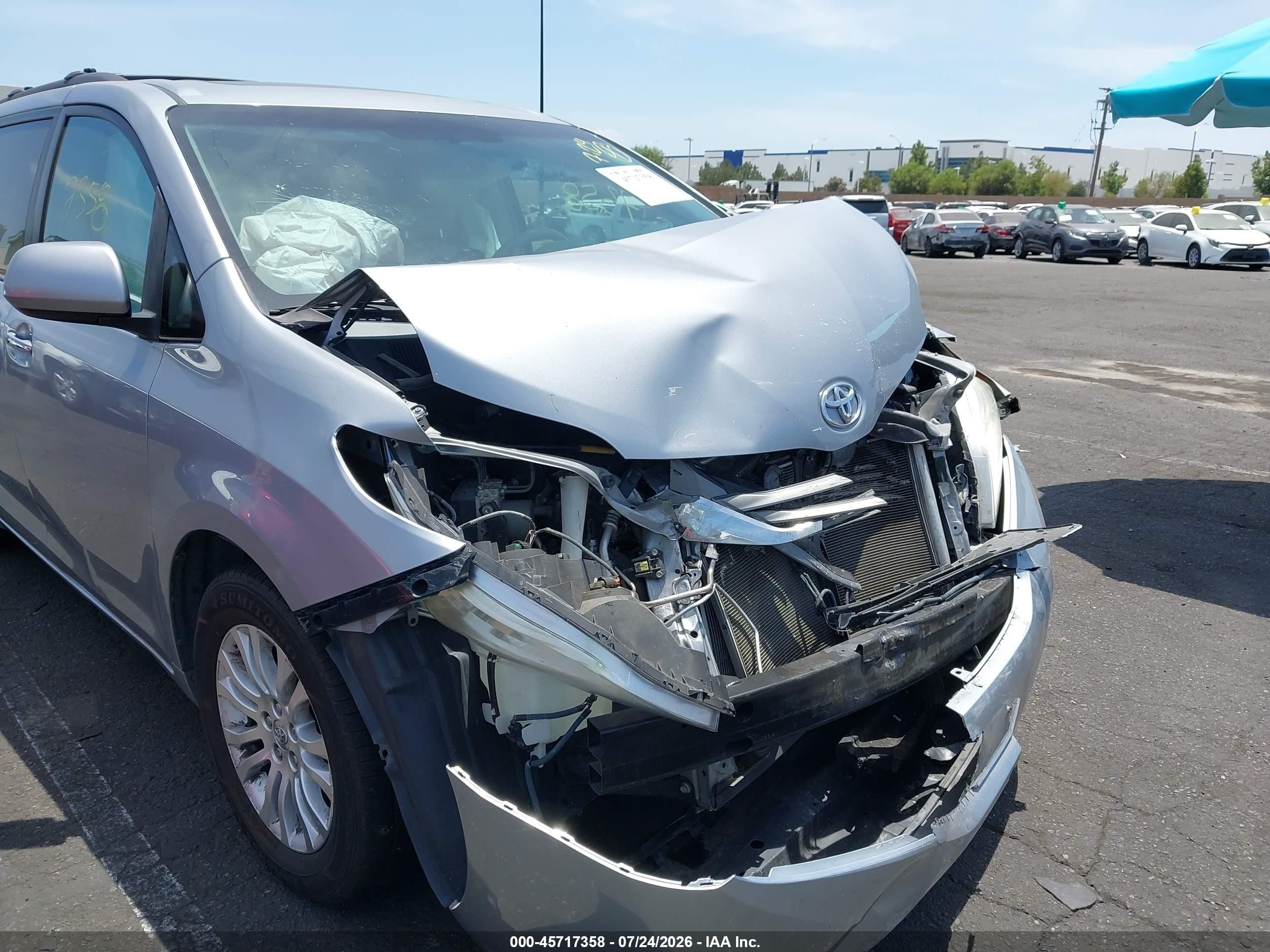 2013 Toyota Sienna Xle V6 8 Passenger Silver vin: 5TDYK3DC3DS367013