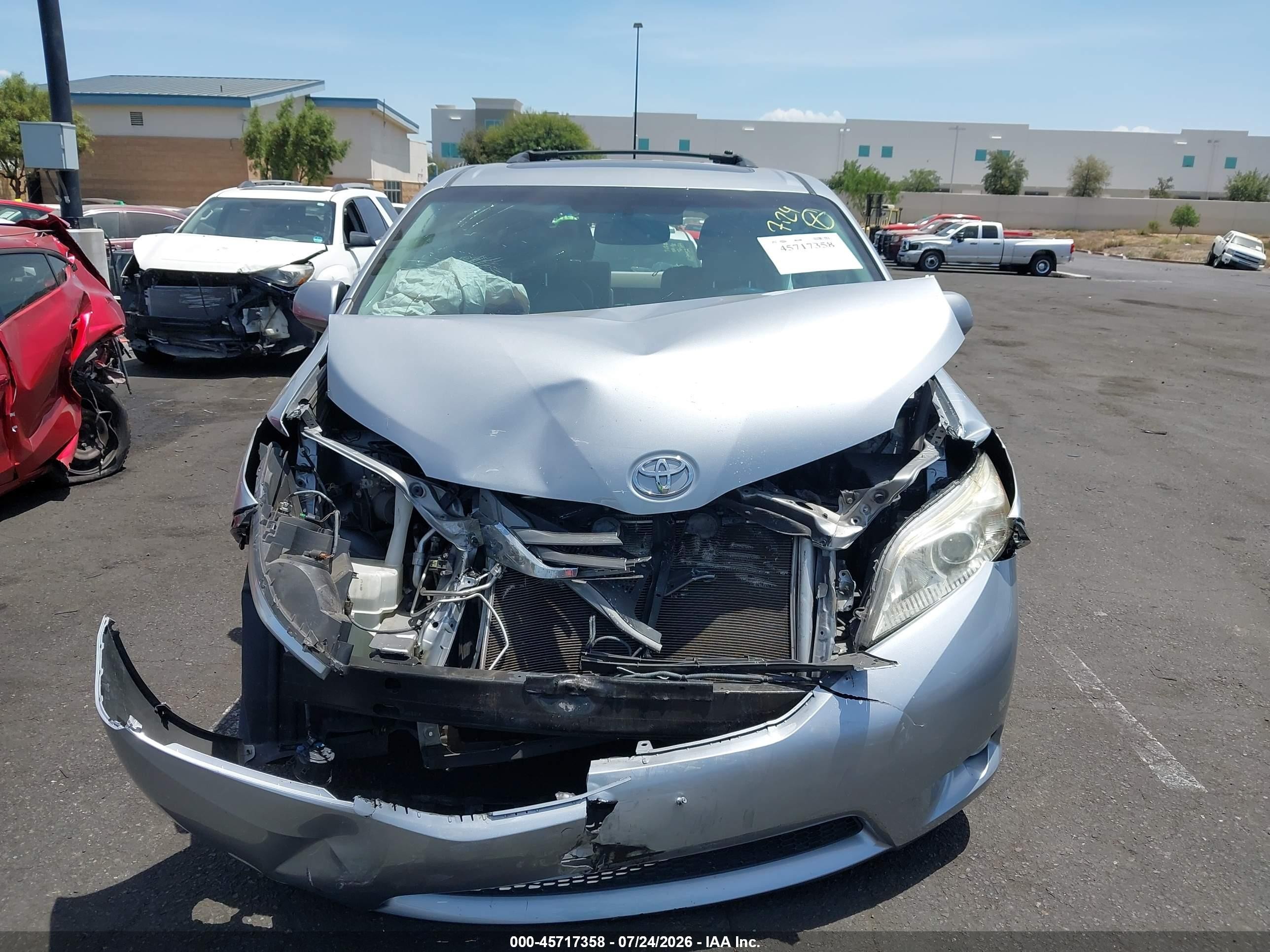 2013 Toyota Sienna Xle V6 8 Passenger Silver vin: 5TDYK3DC3DS367013