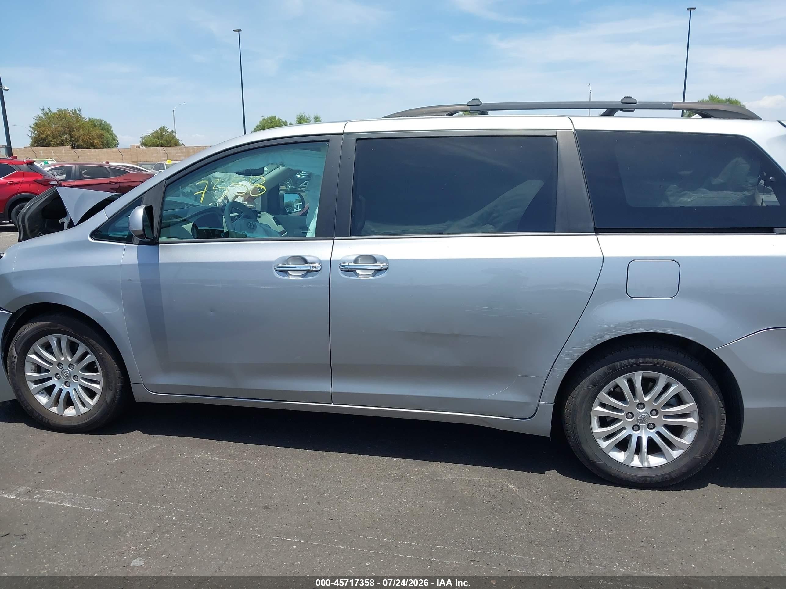 2013 Toyota Sienna Xle V6 8 Passenger Silver vin: 5TDYK3DC3DS367013