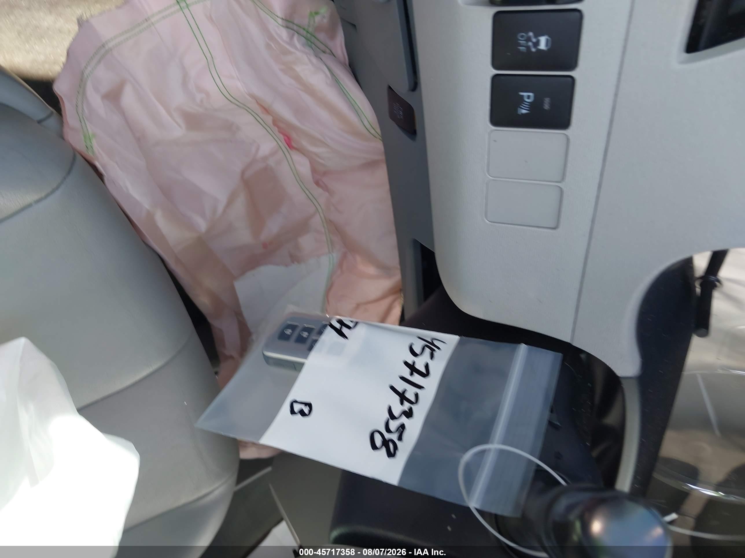 2013 Toyota Sienna Xle V6 8 Passenger Silver vin: 5TDYK3DC3DS367013