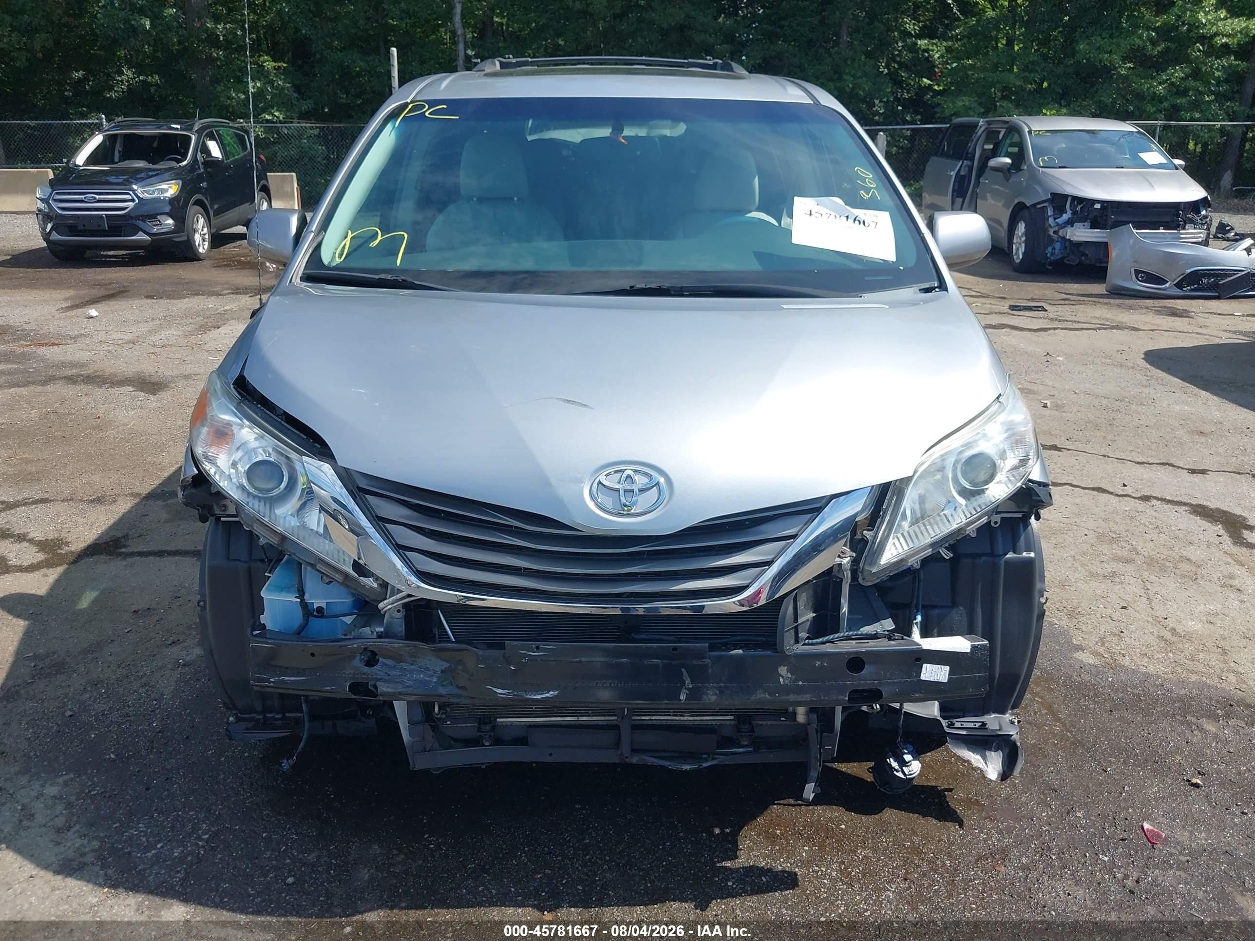 2013 Toyota Sienna Xle V6 8 Passenger Серебряный vin: 5TDYK3DC3DS370574