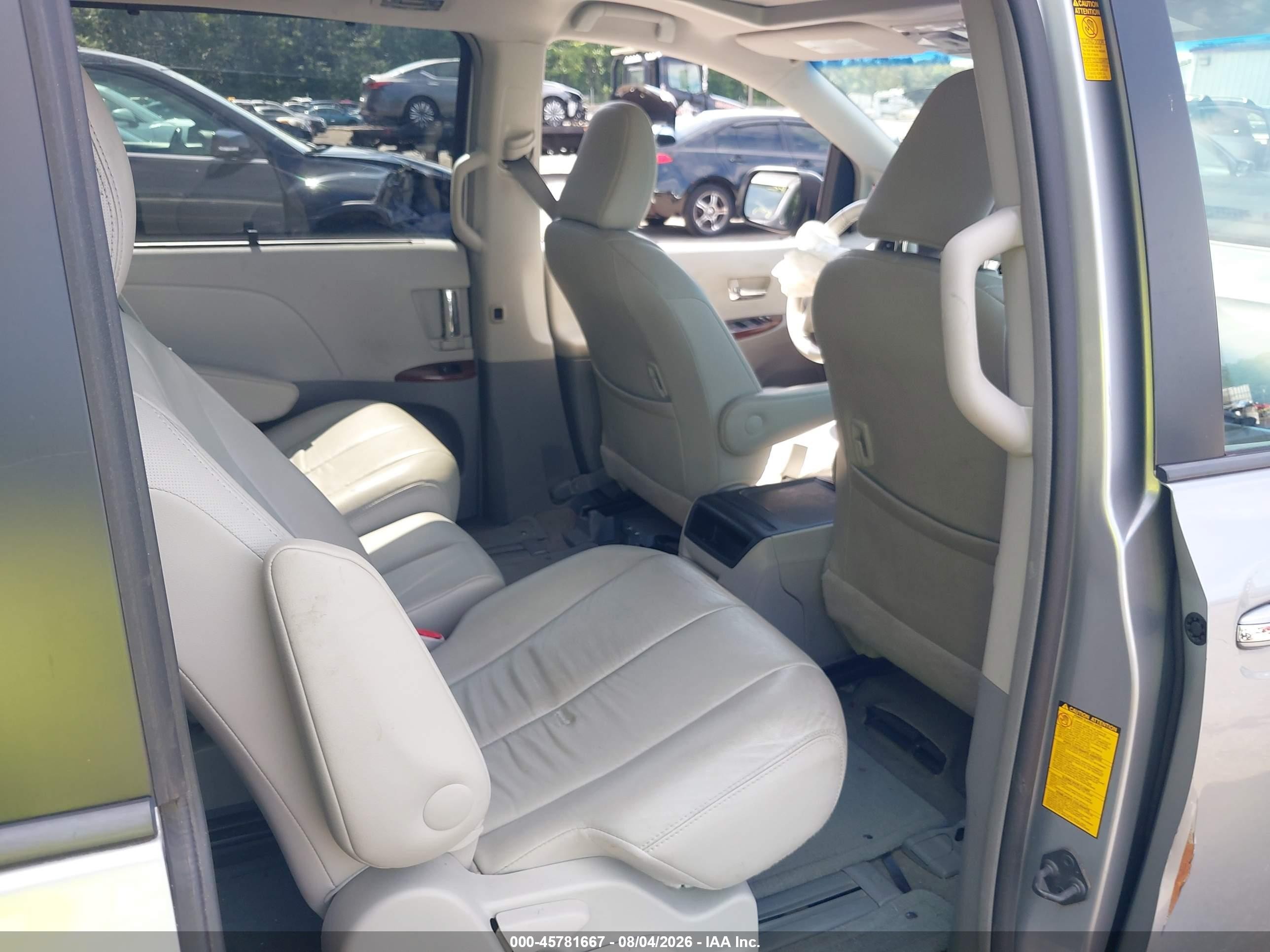 2013 Toyota Sienna Xle V6 8 Passenger Серебряный vin: 5TDYK3DC3DS370574