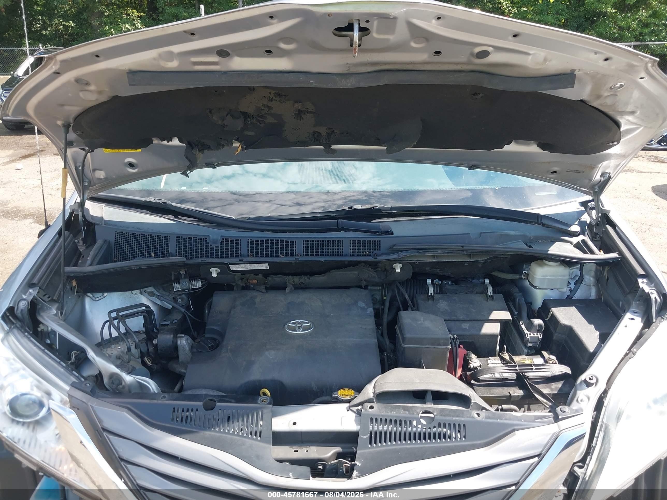 2013 Toyota Sienna Xle V6 8 Passenger Серебряный vin: 5TDYK3DC3DS370574