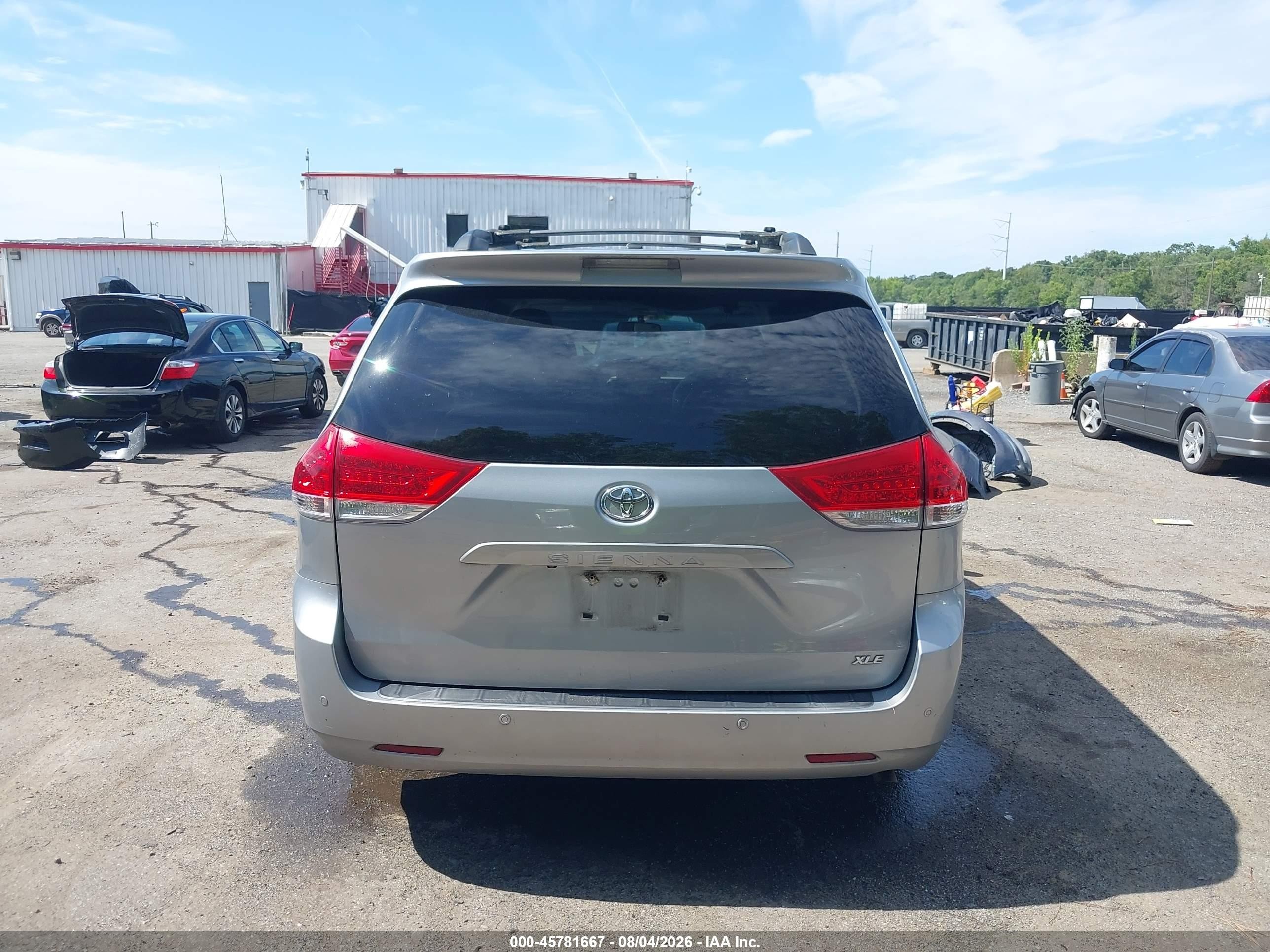 2013 Toyota Sienna Xle V6 8 Passenger Серебряный vin: 5TDYK3DC3DS370574
