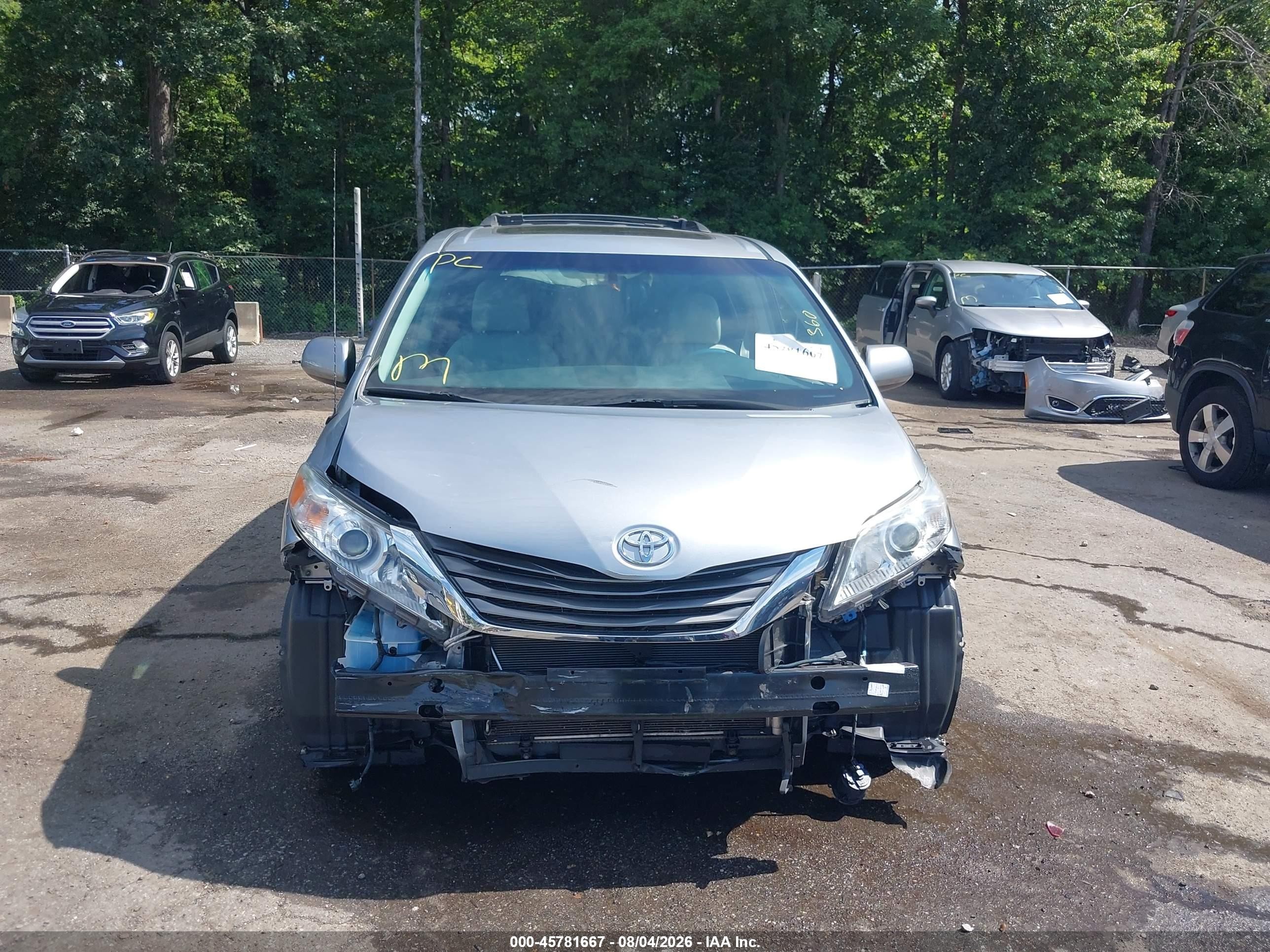 2013 Toyota Sienna Xle V6 8 Passenger Серебряный vin: 5TDYK3DC3DS370574