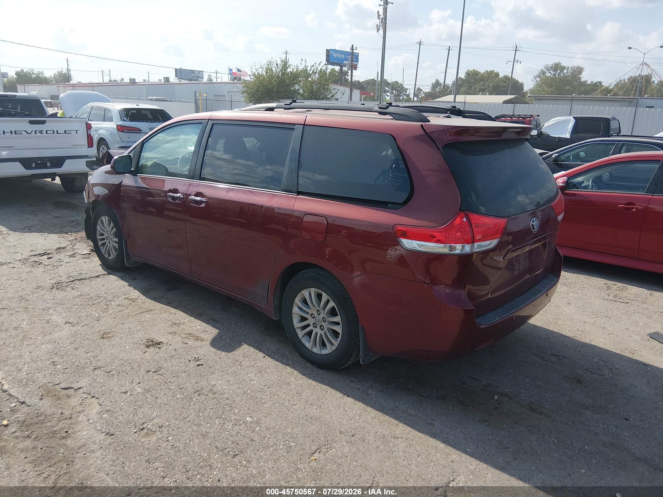 2013 Toyota Sienna Xle V6 8 Passenger Red vin: 5TDYK3DC3DS374088