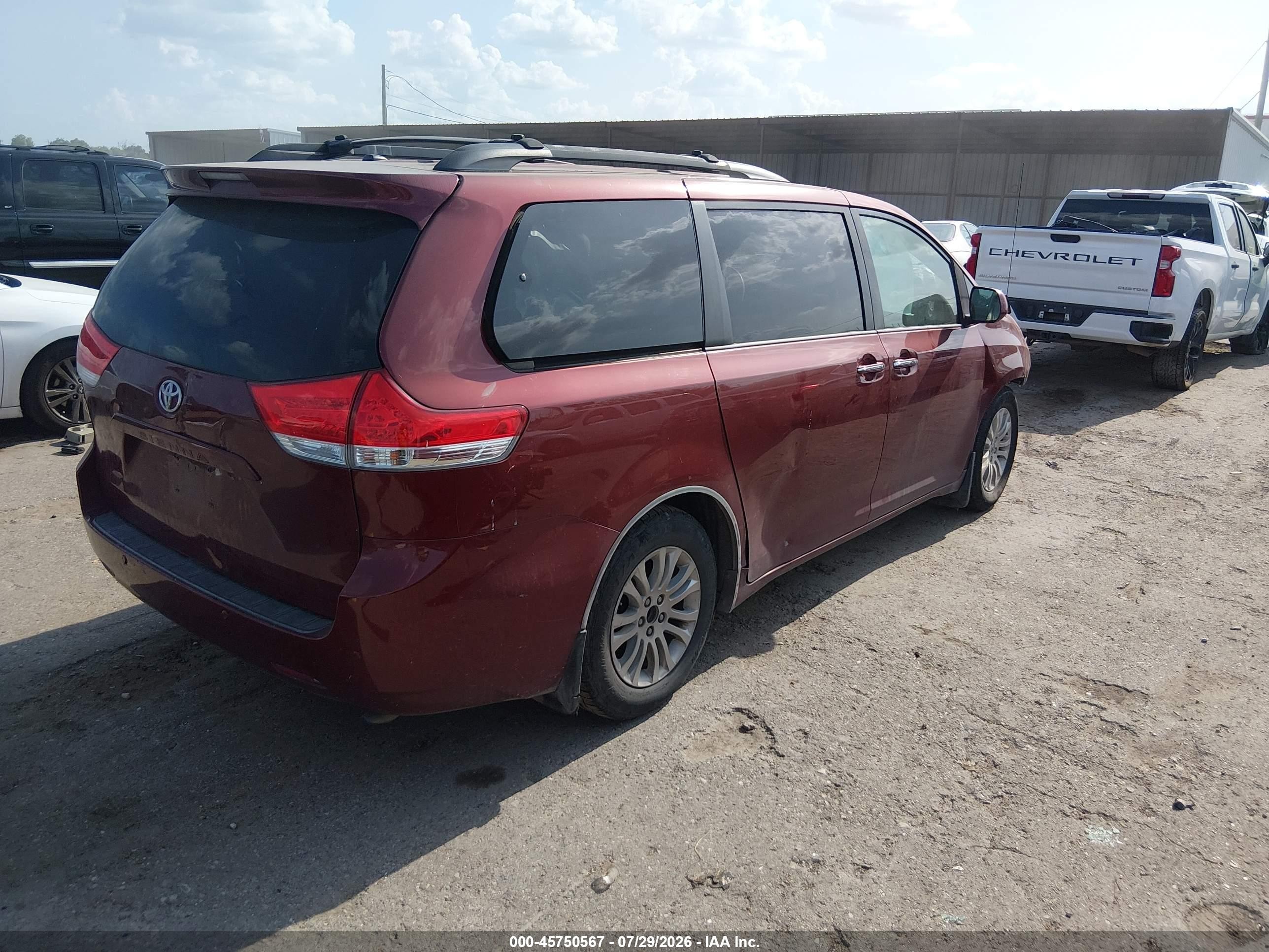 2013 Toyota Sienna Xle V6 8 Passenger Red vin: 5TDYK3DC3DS374088