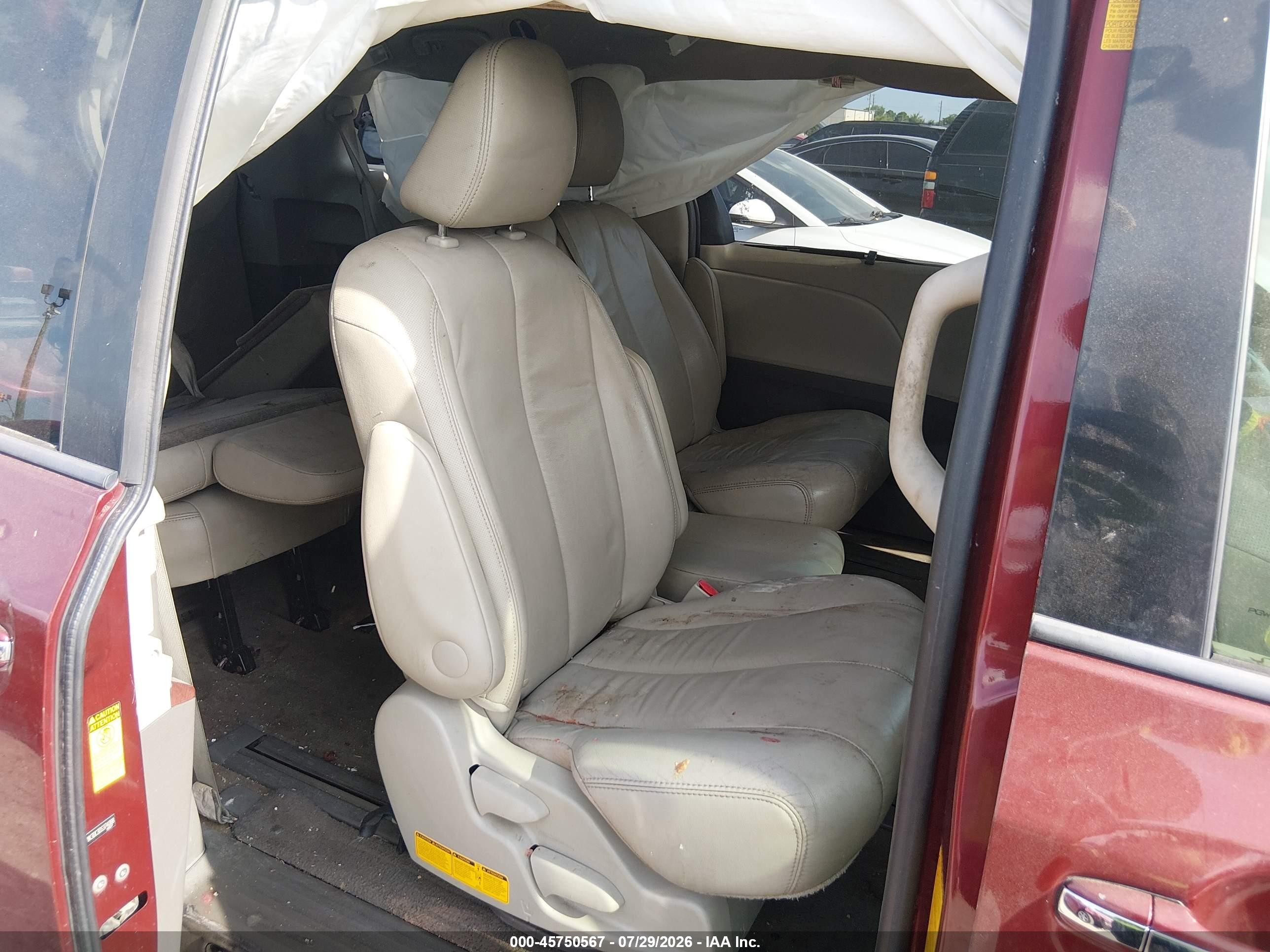2013 Toyota Sienna Xle V6 8 Passenger Red vin: 5TDYK3DC3DS374088
