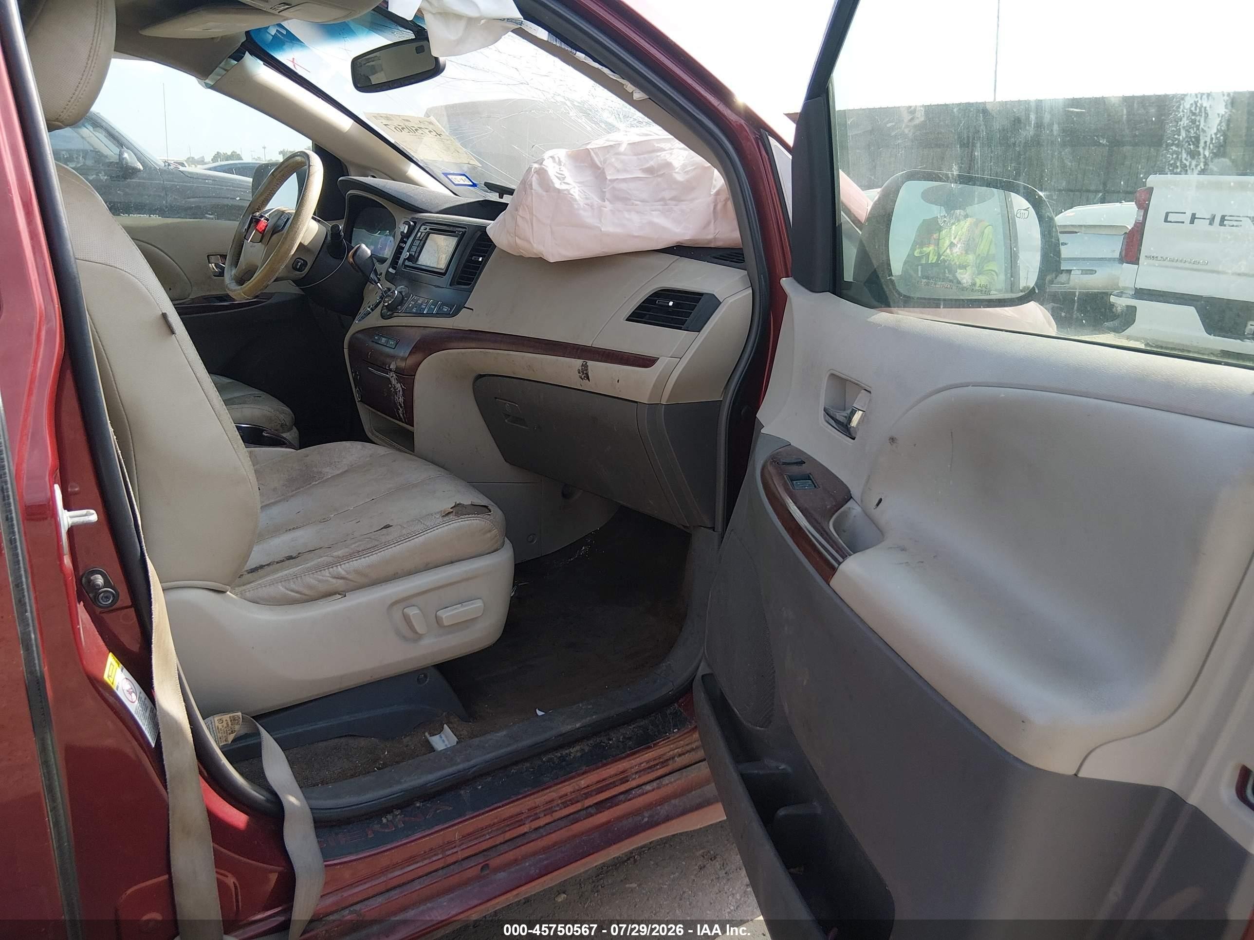 2013 Toyota Sienna Xle V6 8 Passenger Red vin: 5TDYK3DC3DS374088