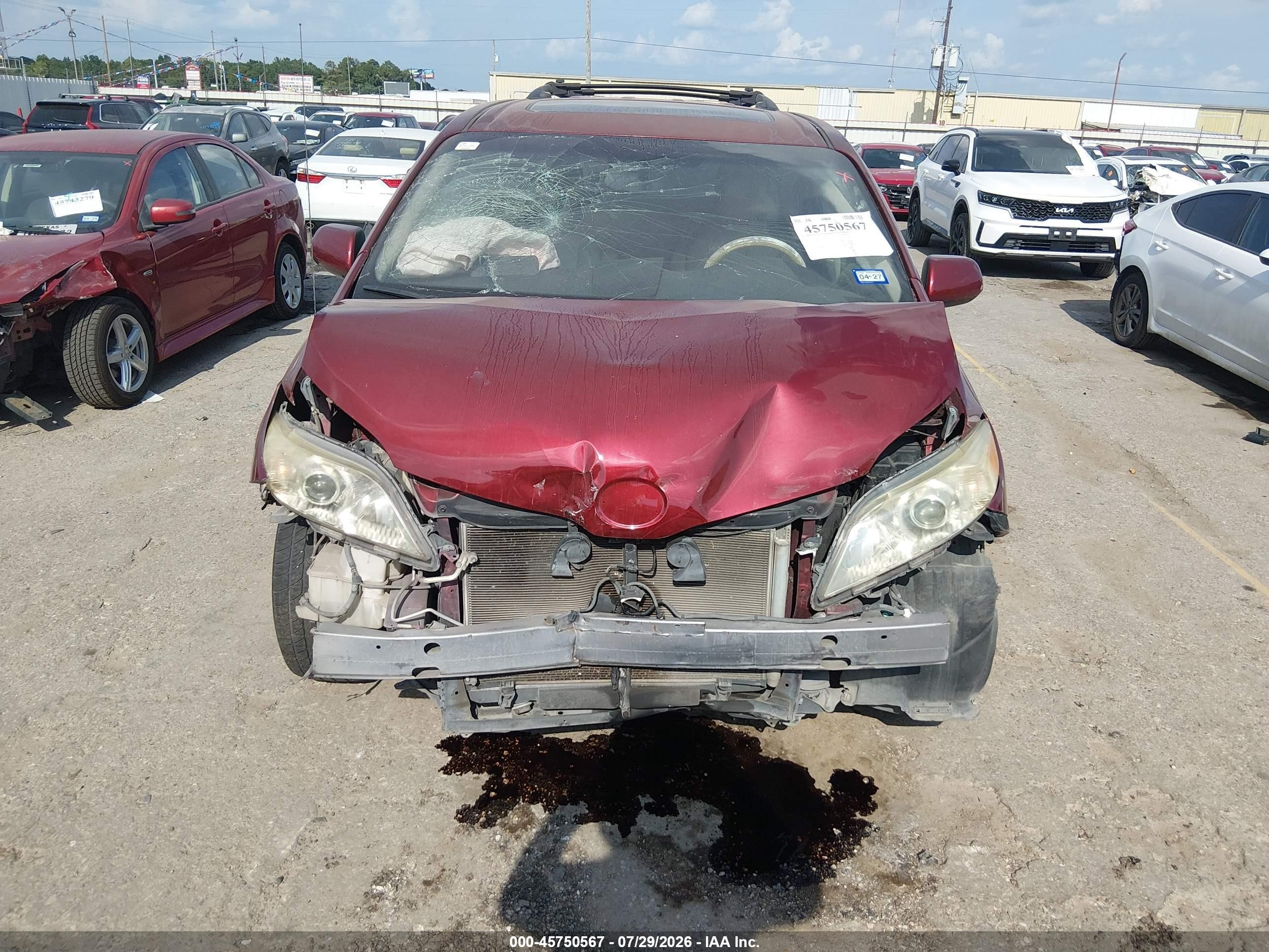 2013 Toyota Sienna Xle V6 8 Passenger Red vin: 5TDYK3DC3DS374088