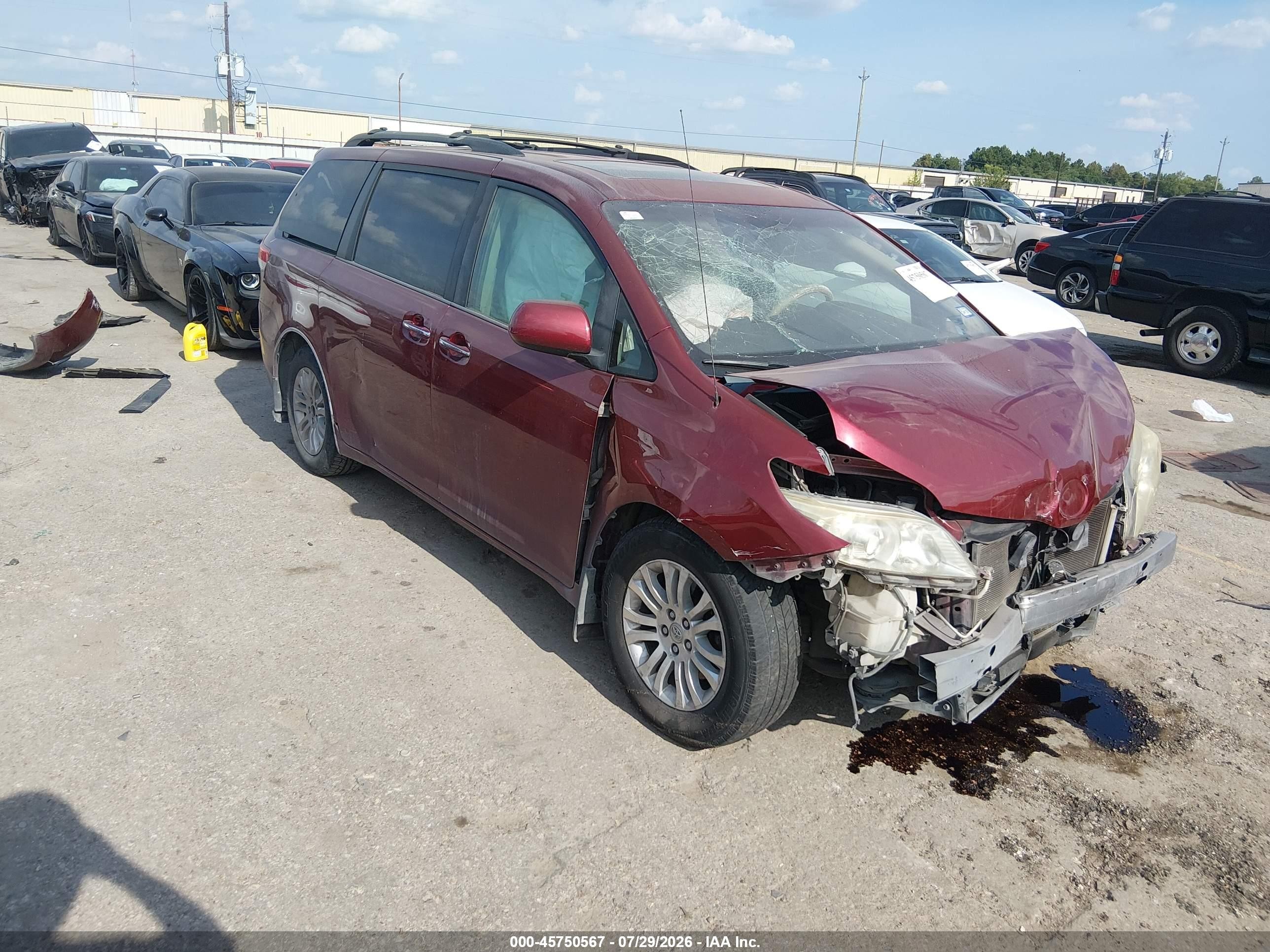 2013 Toyota Sienna Xle V6 8 Passenger Red vin: 5TDYK3DC3DS374088