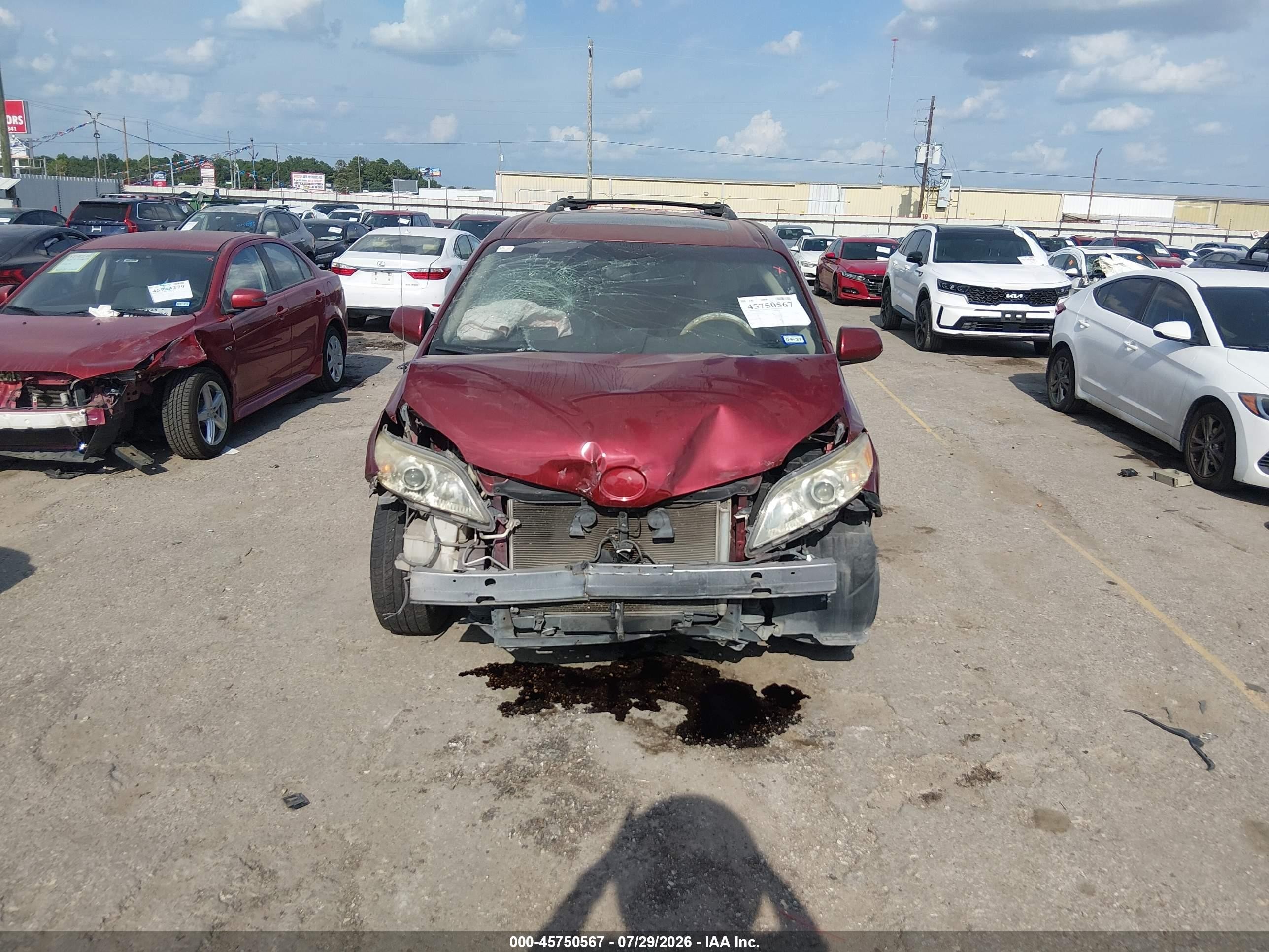 2013 Toyota Sienna Xle V6 8 Passenger Red vin: 5TDYK3DC3DS374088