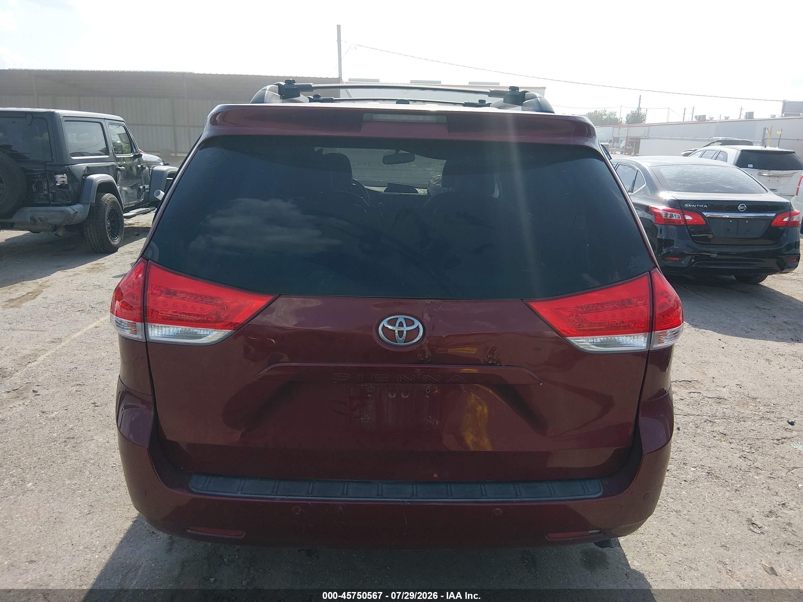2013 Toyota Sienna Xle V6 8 Passenger Red vin: 5TDYK3DC3DS374088