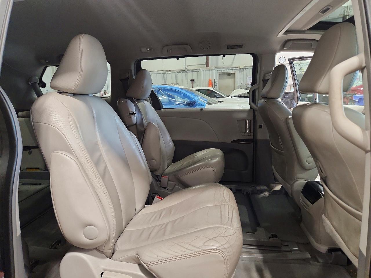 2014 Toyota Sienna Xle 8-passenger Серый vin: 5TDYK3DC3ES418107