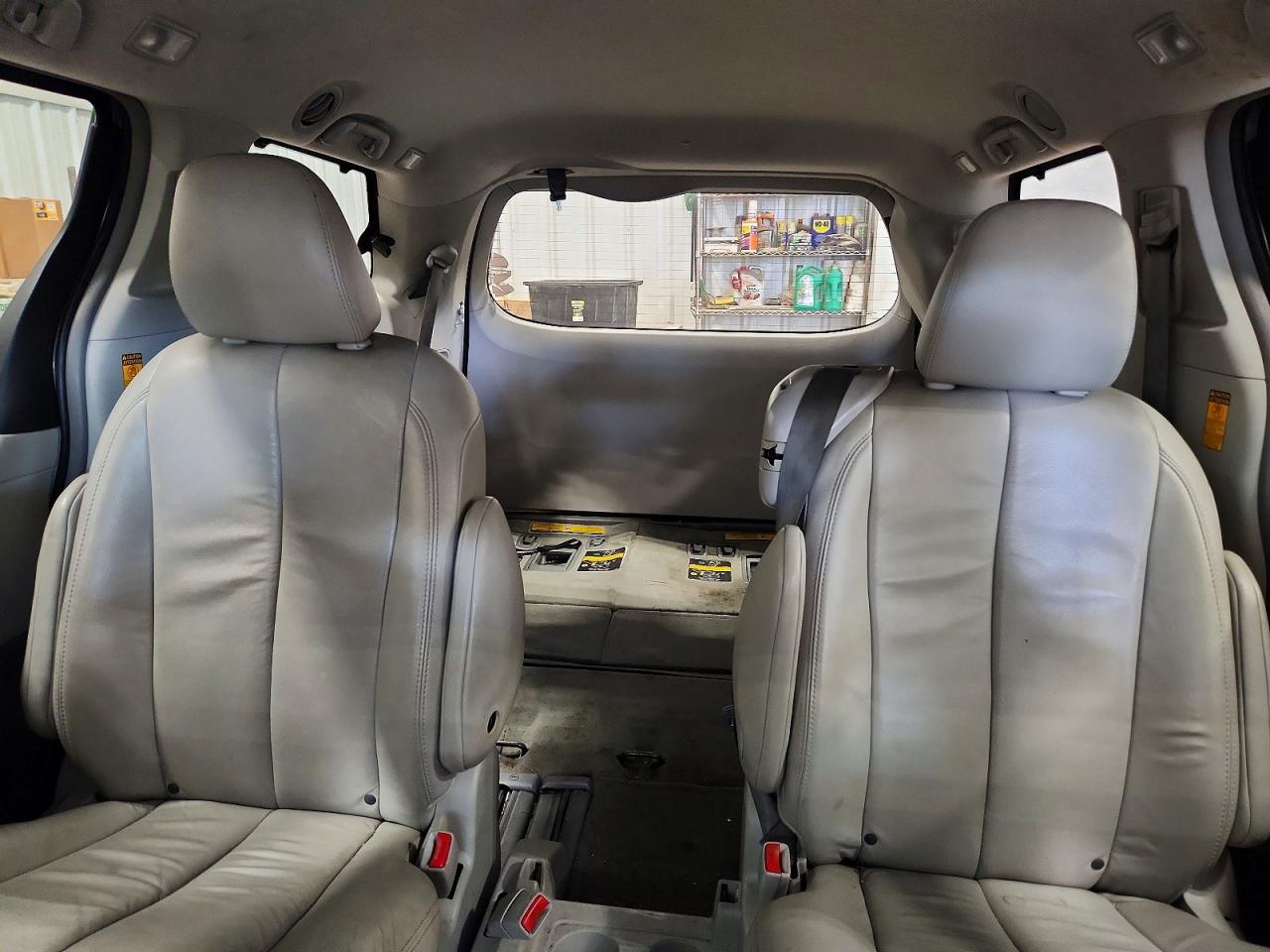 2014 Toyota Sienna Xle 8-passenger Серый vin: 5TDYK3DC3ES418107