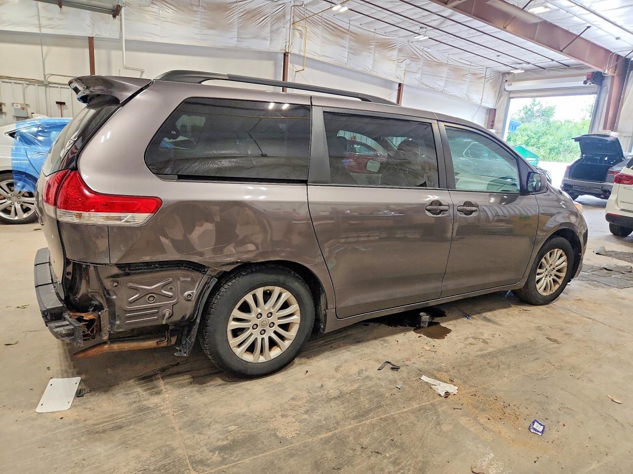 2014 Toyota Sienna Xle 8-passenger Серый vin: 5TDYK3DC3ES418107
