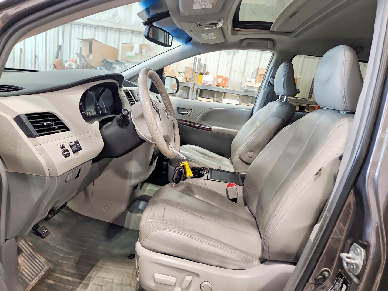 2014 Toyota Sienna Xle 8-passenger Серый vin: 5TDYK3DC3ES418107