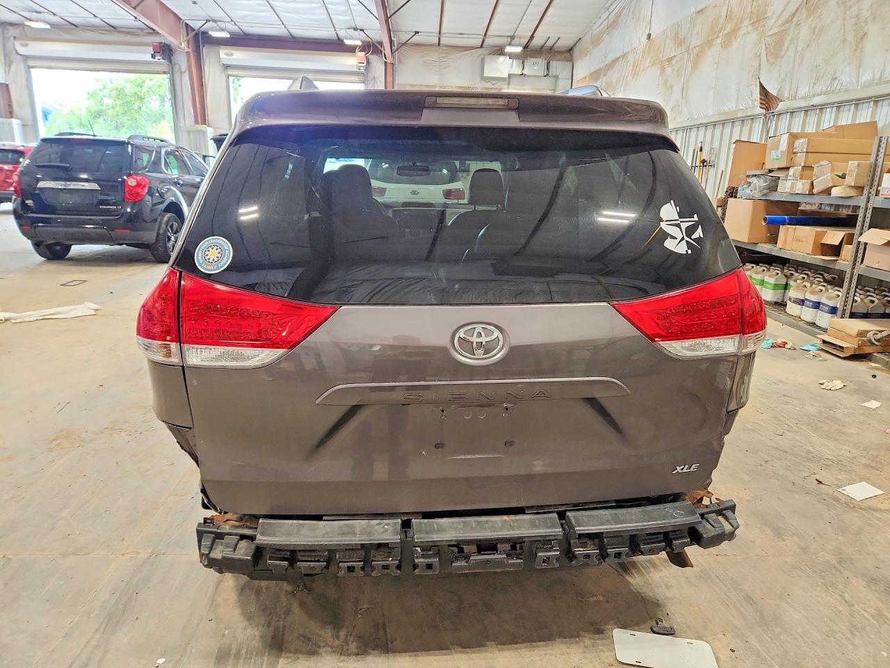 2014 Toyota Sienna Xle 8-passenger Серый vin: 5TDYK3DC3ES418107