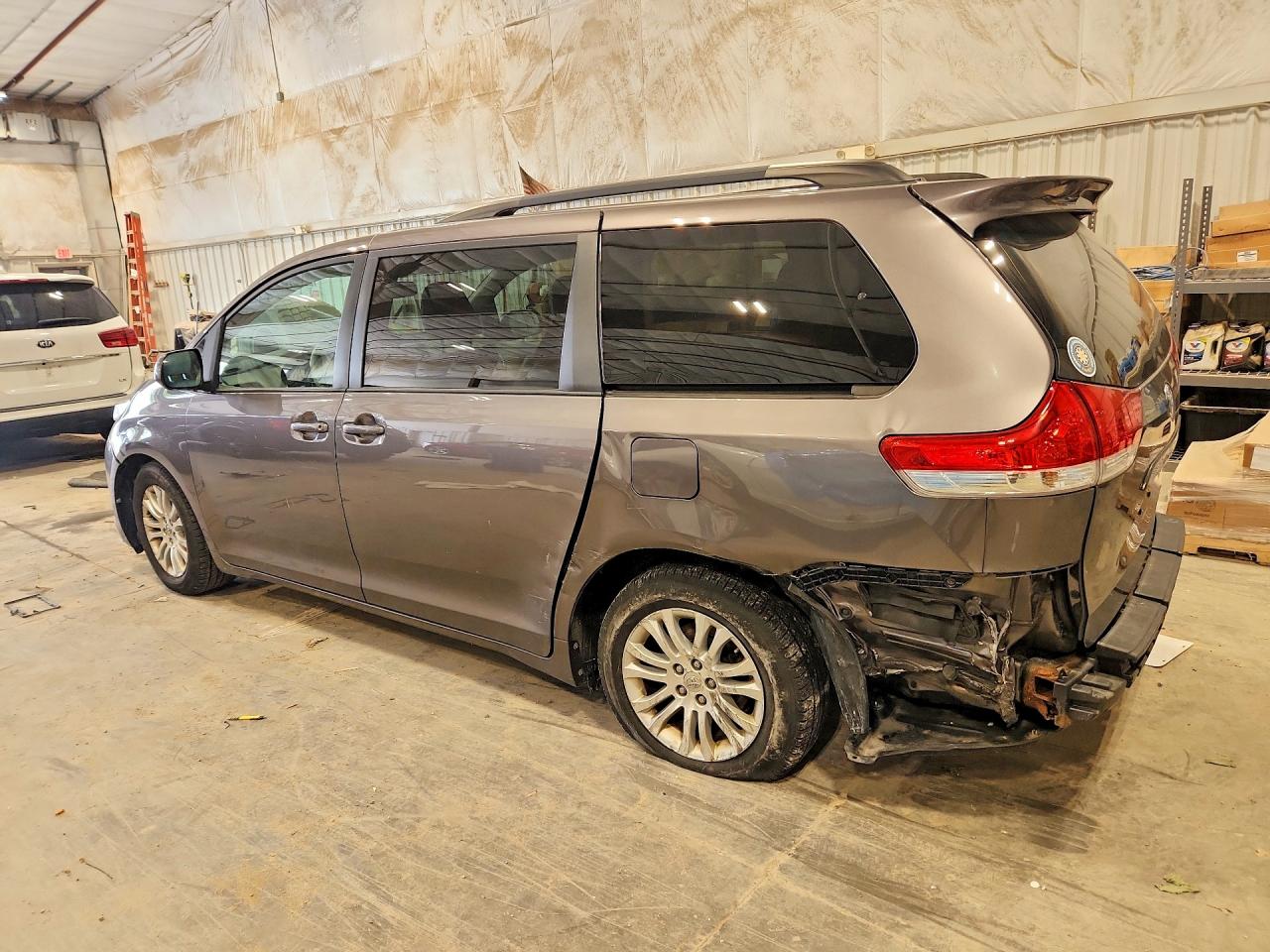 2014 Toyota Sienna Xle 8-passenger Серый vin: 5TDYK3DC3ES418107