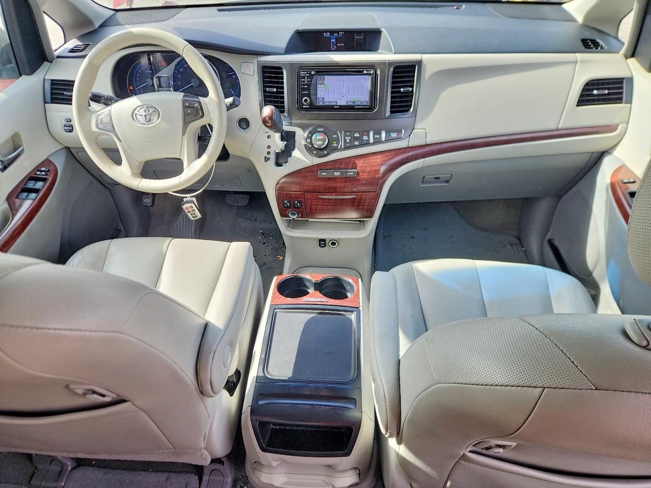 2014 Toyota Sienna Xle 8-passenger Red vin: 5TDYK3DC3ES419998