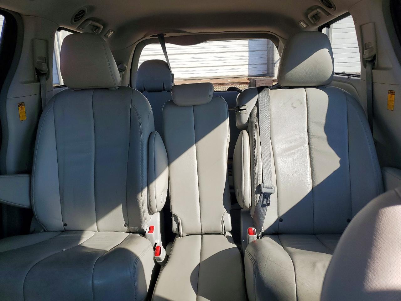 2014 Toyota Sienna Xle 8-passenger Gray vin: 5TDYK3DC3ES427082