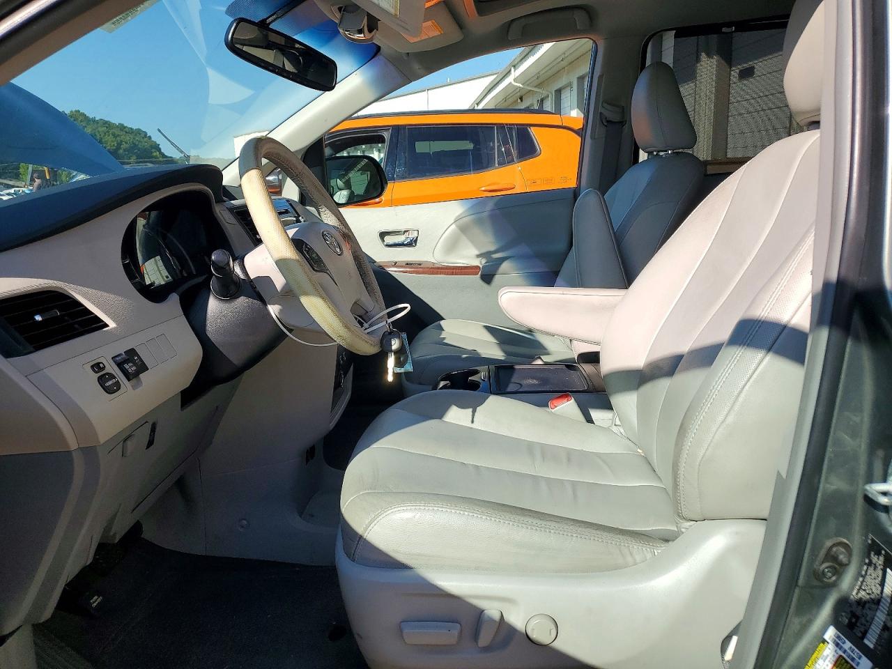 2014 Toyota Sienna Xle 8-passenger Gray vin: 5TDYK3DC3ES427082