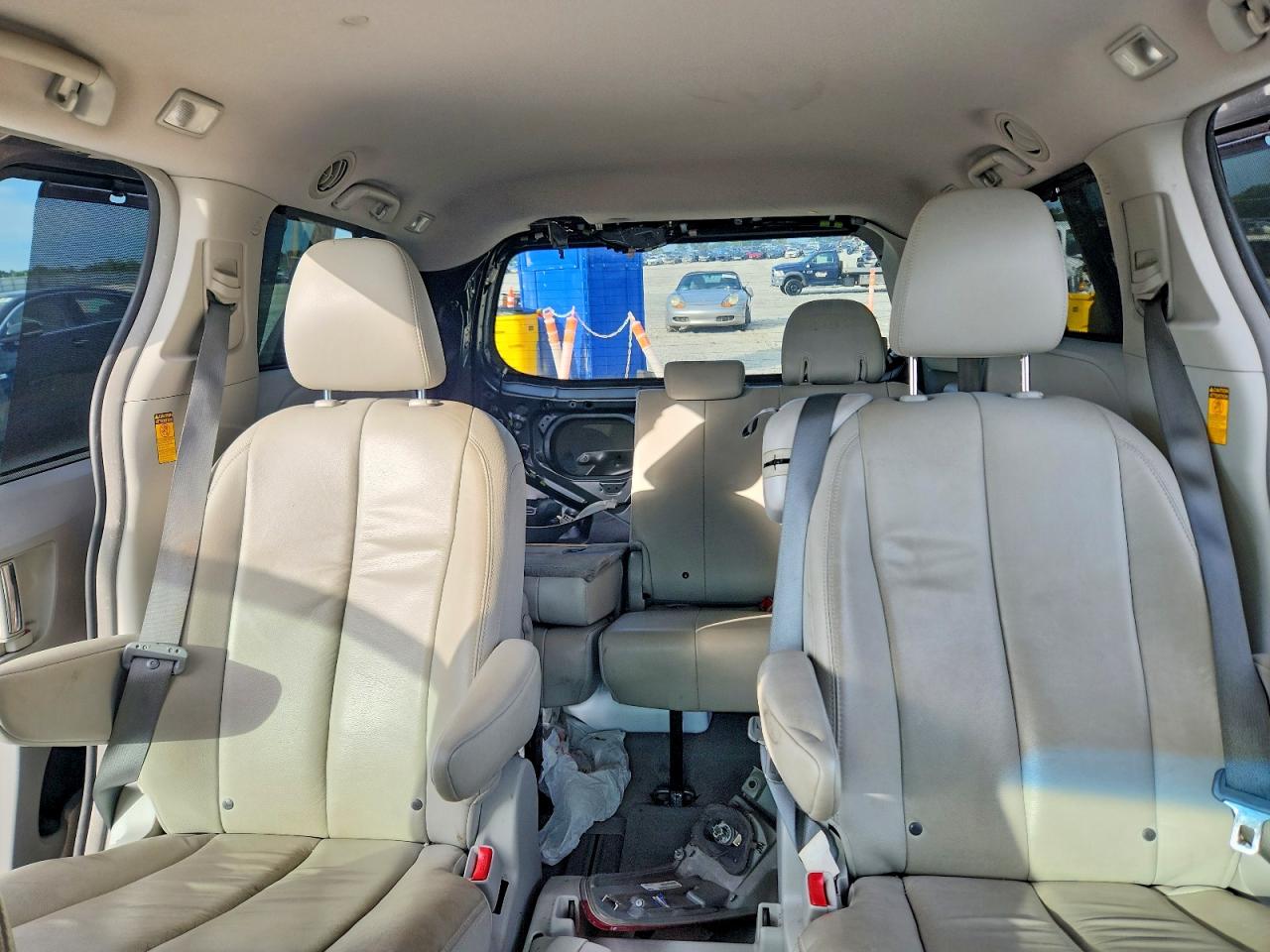 2014 Toyota Sienna Серый vin: 5TDYK3DC3ES433660