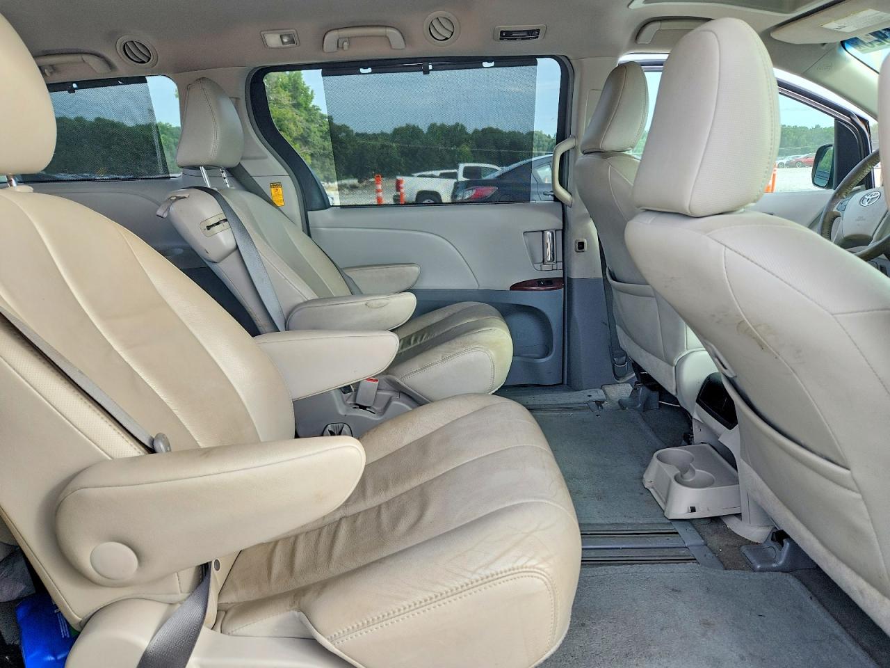 2014 Toyota Sienna Серый vin: 5TDYK3DC3ES433660