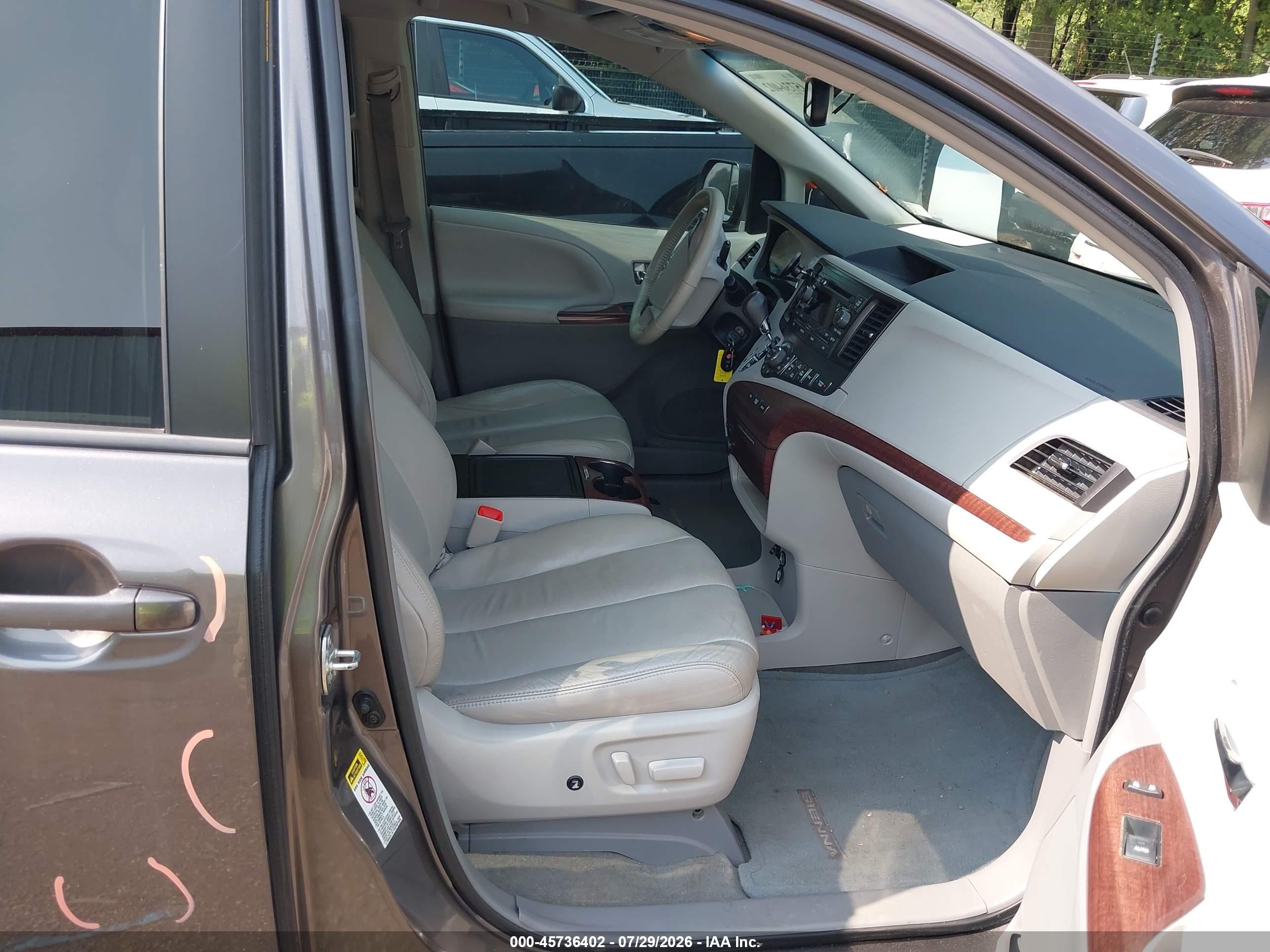 2014 Toyota Sienna Xle V6 8 Passenger Серый vin: 5TDYK3DC3ES433884