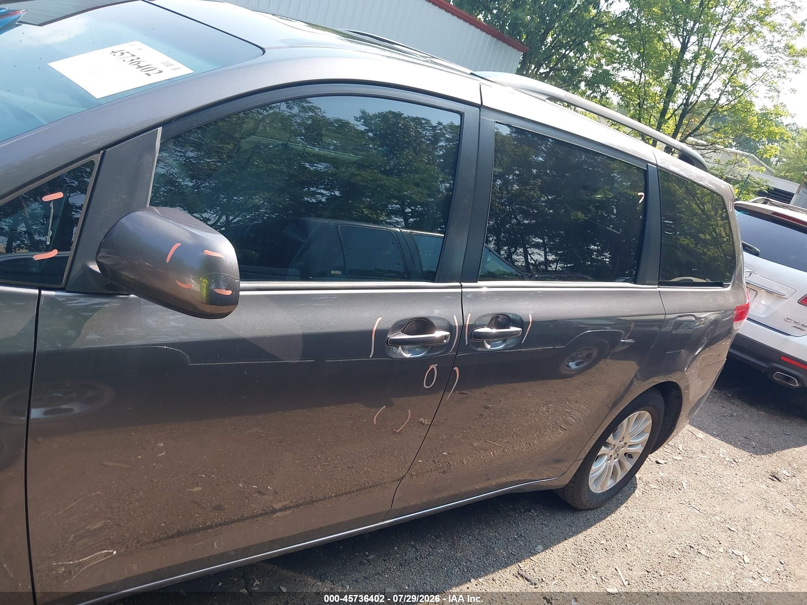 2014 Toyota Sienna Xle V6 8 Passenger Серый vin: 5TDYK3DC3ES433884