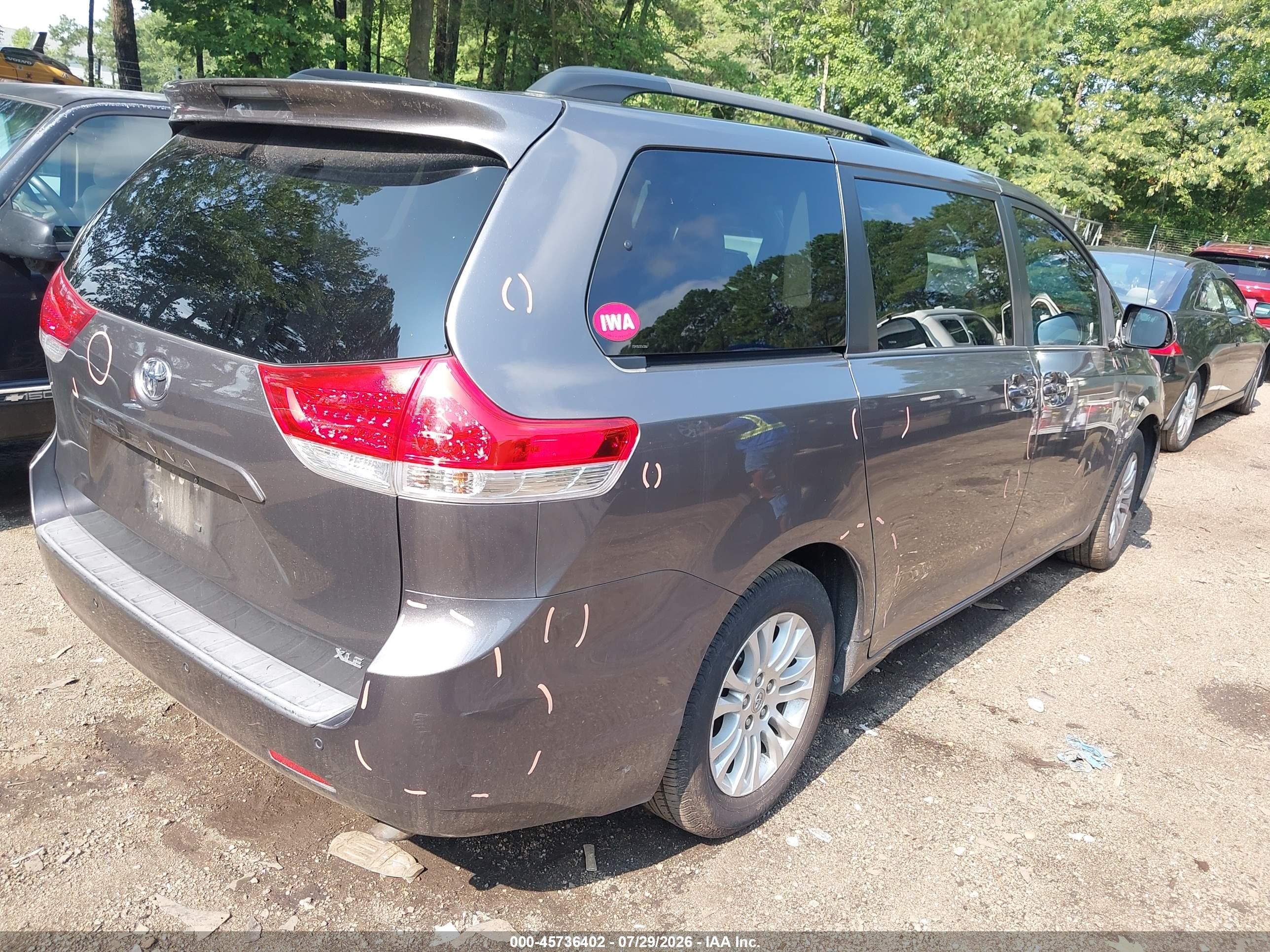 2014 Toyota Sienna Xle V6 8 Passenger Серый vin: 5TDYK3DC3ES433884