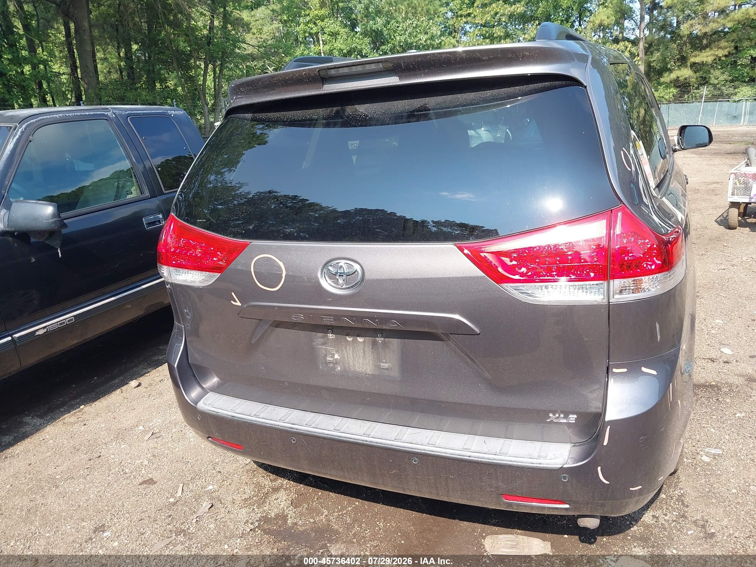 2014 Toyota Sienna Xle V6 8 Passenger Серый vin: 5TDYK3DC3ES433884