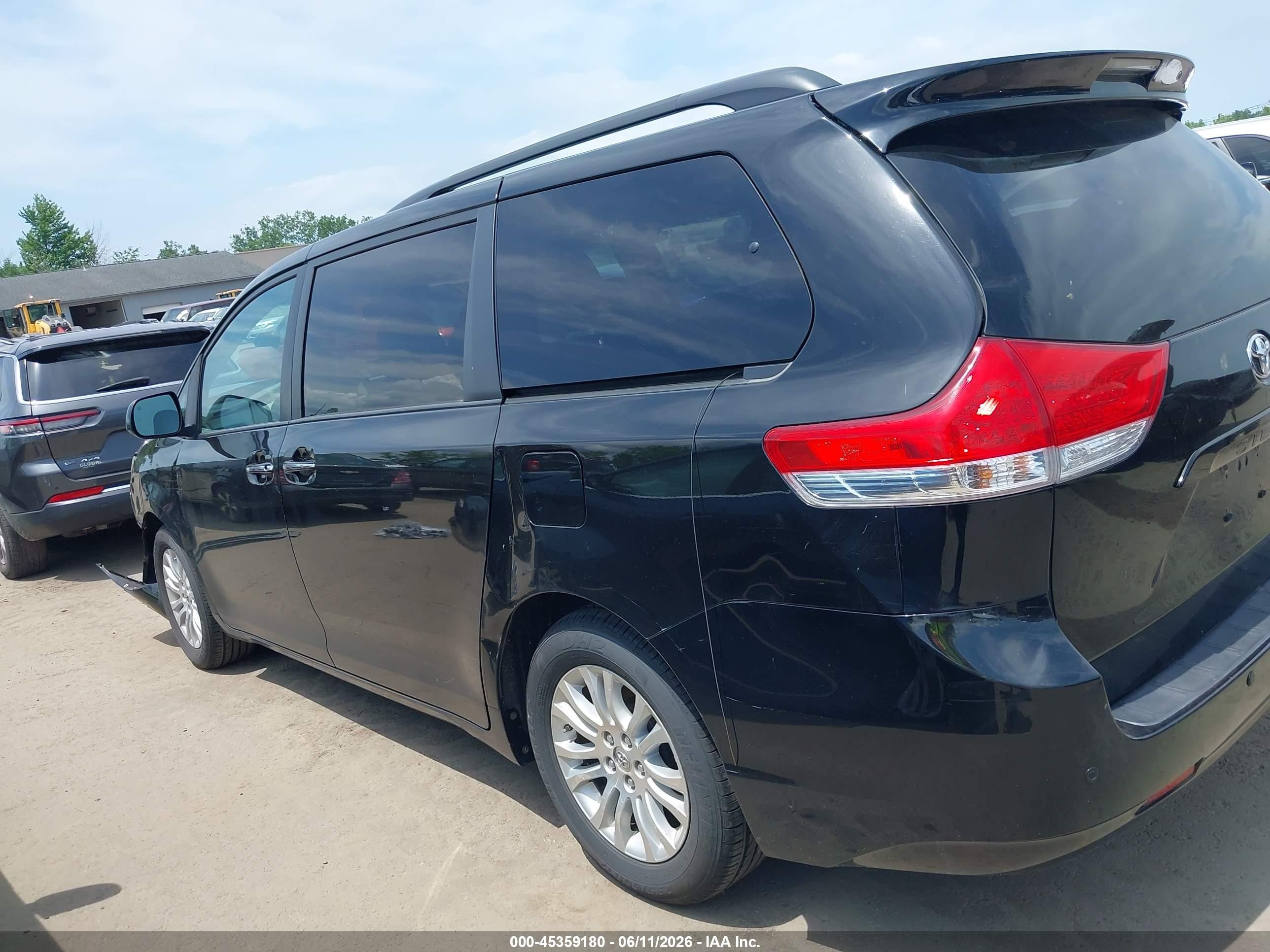 2014 Toyota Sienna Xle V6 8 Passenger Black vin: 5TDYK3DC3ES435330