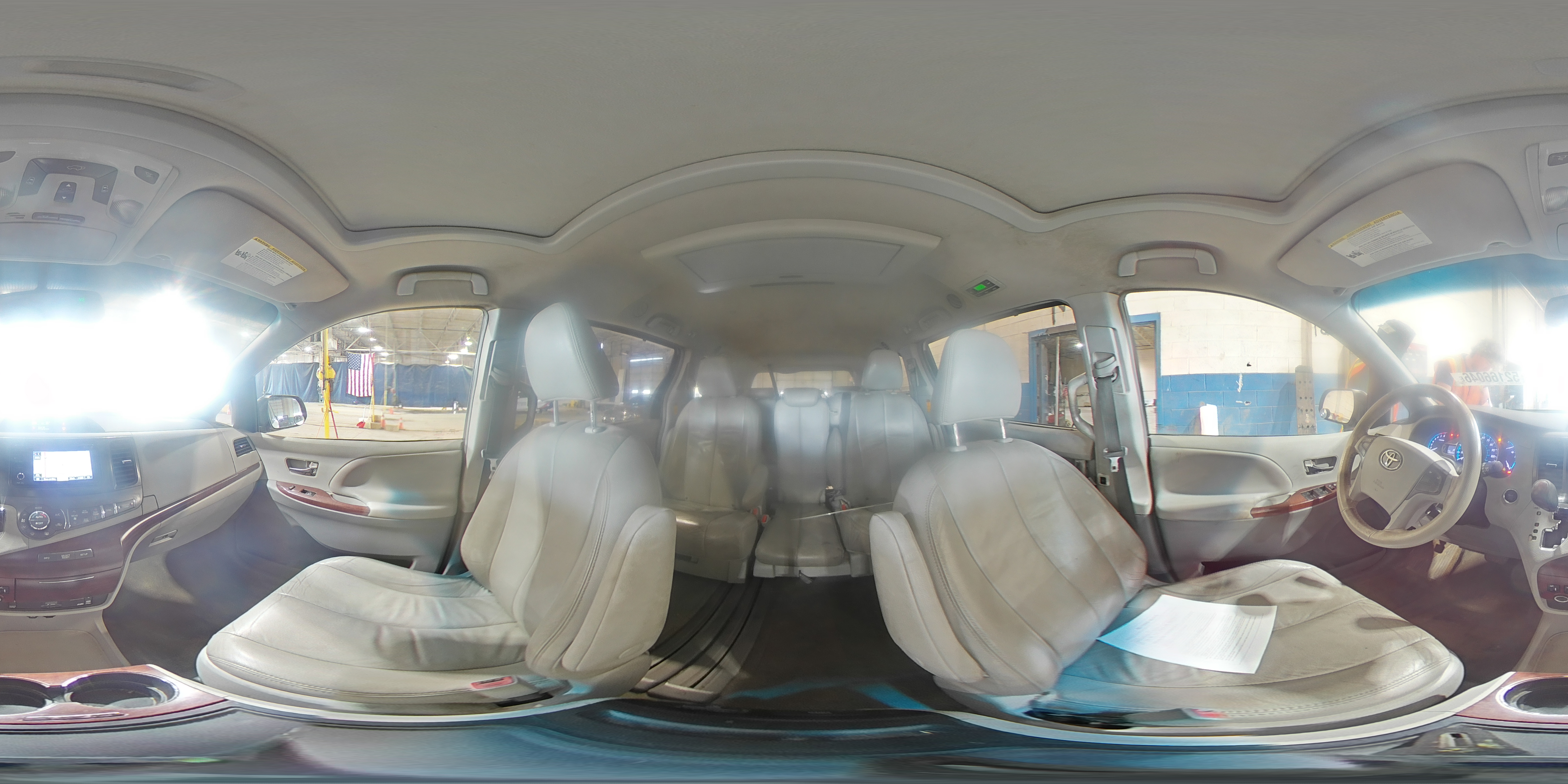 2014 Toyota Sienna Xle 8-passenger White vin: 5TDYK3DC3ES440365