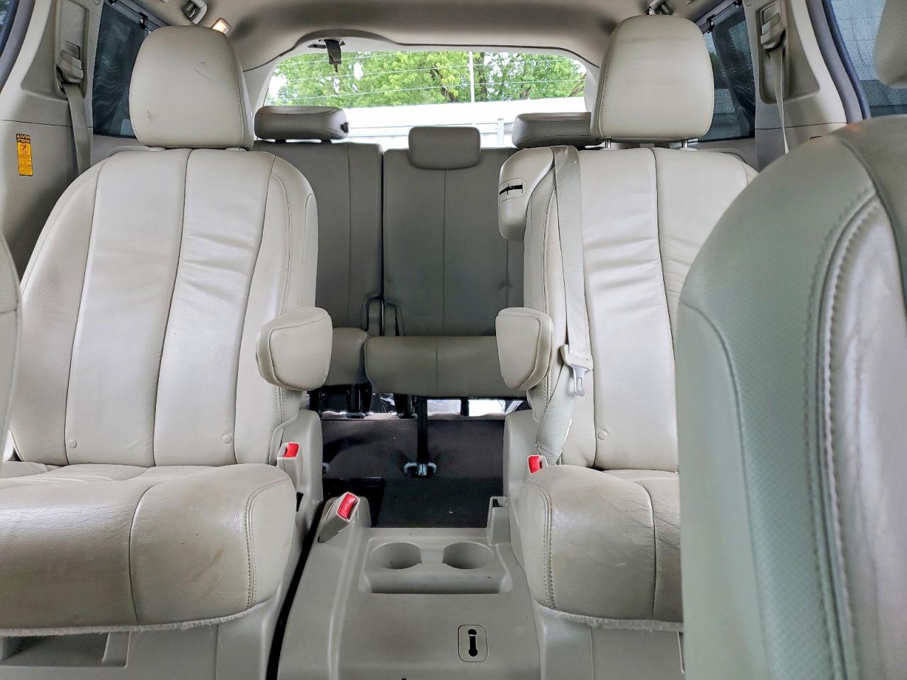 2014 Toyota Sienna Xle 8-passenger White vin: 5TDYK3DC3ES444268