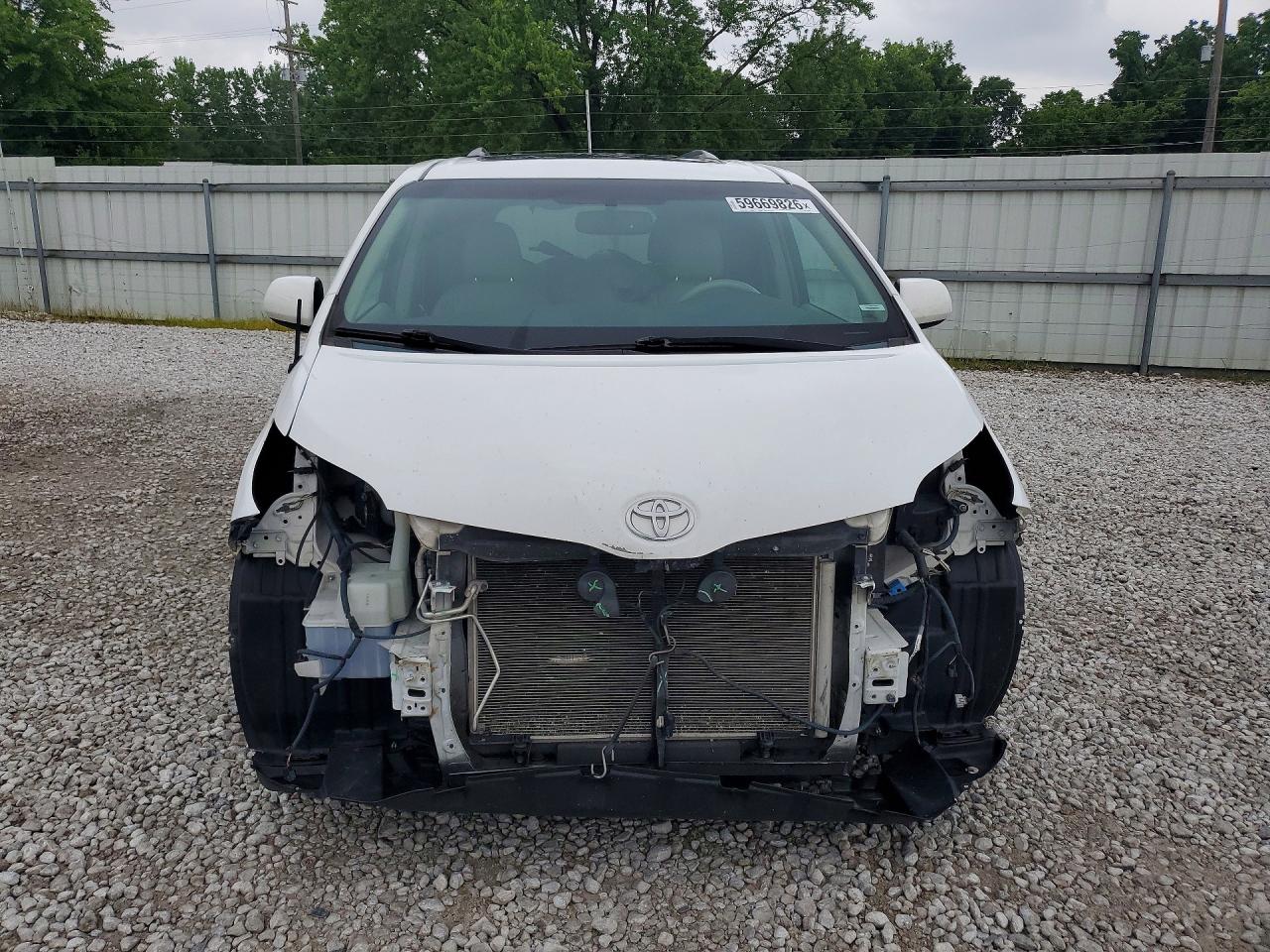 2014 Toyota Sienna Xle 8-passenger White vin: 5TDYK3DC3ES444268