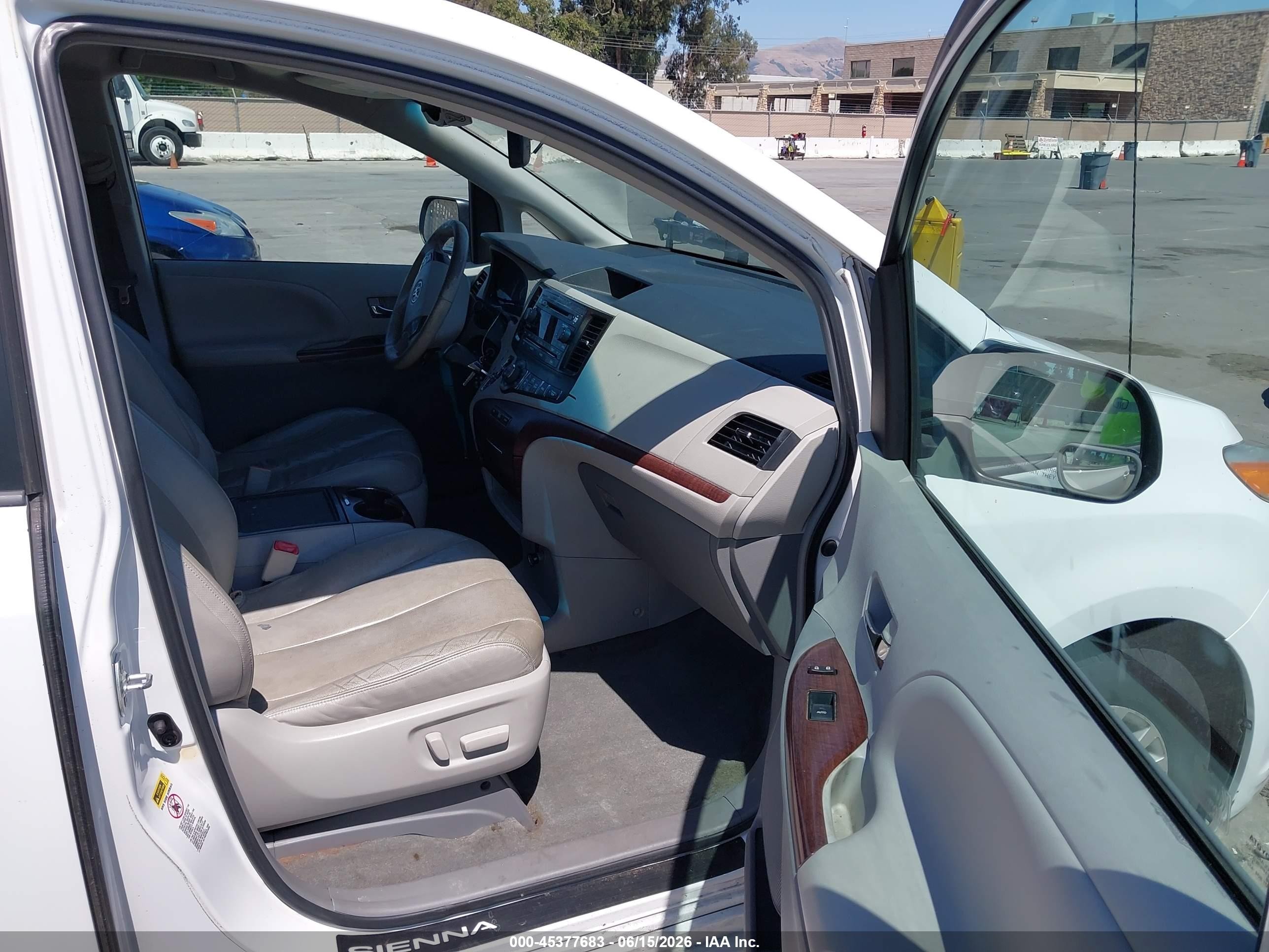 2014 Toyota Sienna Xle V6 8 Passenger Белый vin: 5TDYK3DC3ES455111