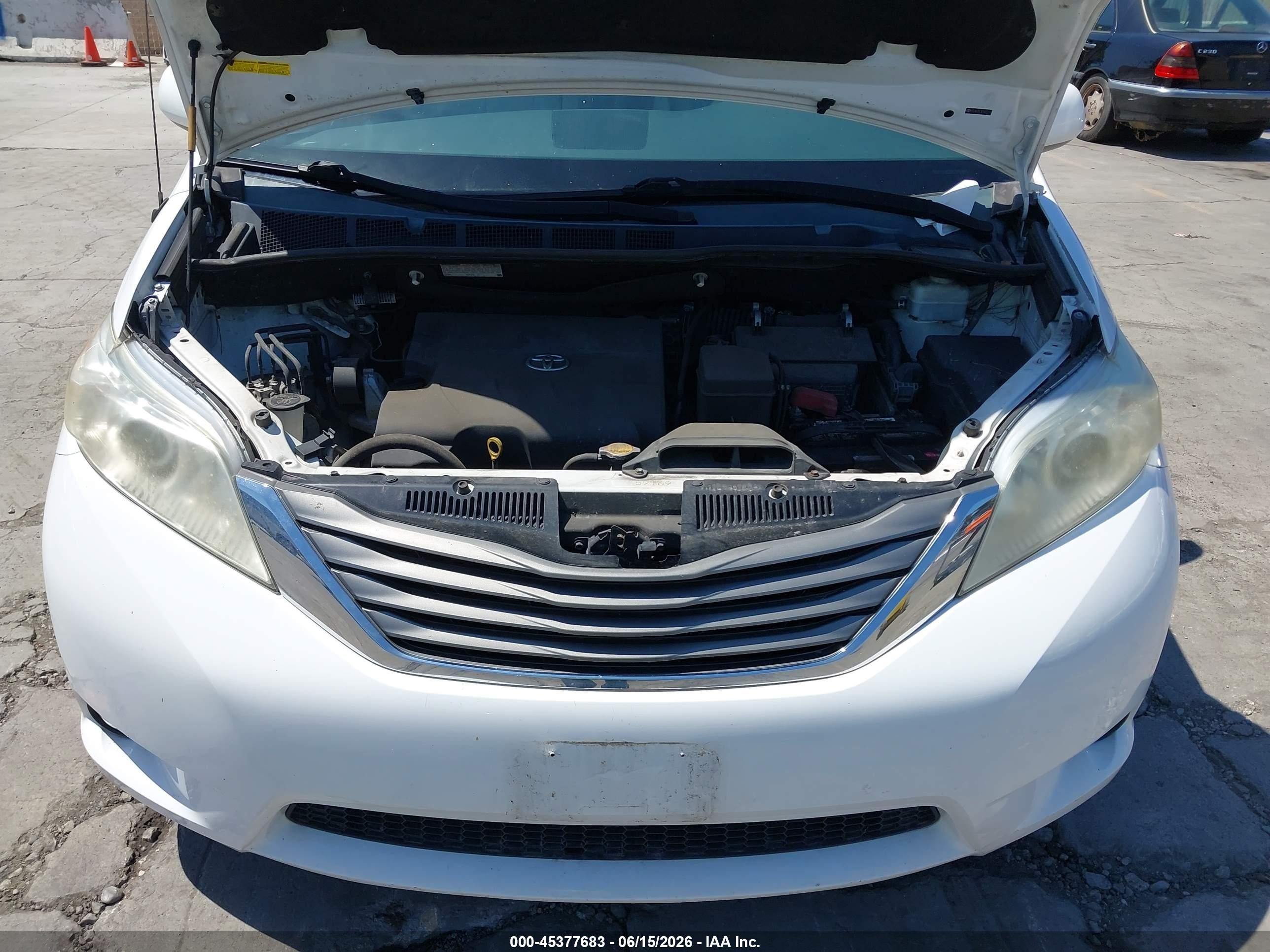 2014 Toyota Sienna Xle V6 8 Passenger Белый vin: 5TDYK3DC3ES455111
