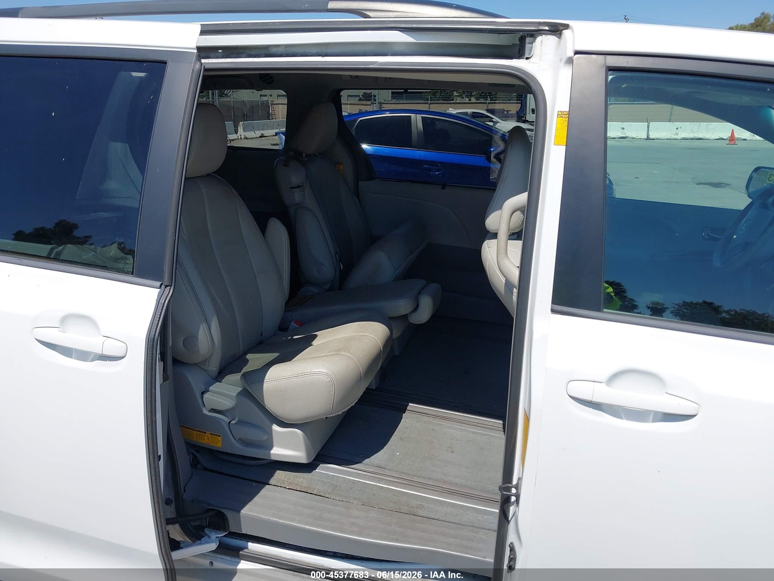 2014 Toyota Sienna Xle V6 8 Passenger Белый vin: 5TDYK3DC3ES455111