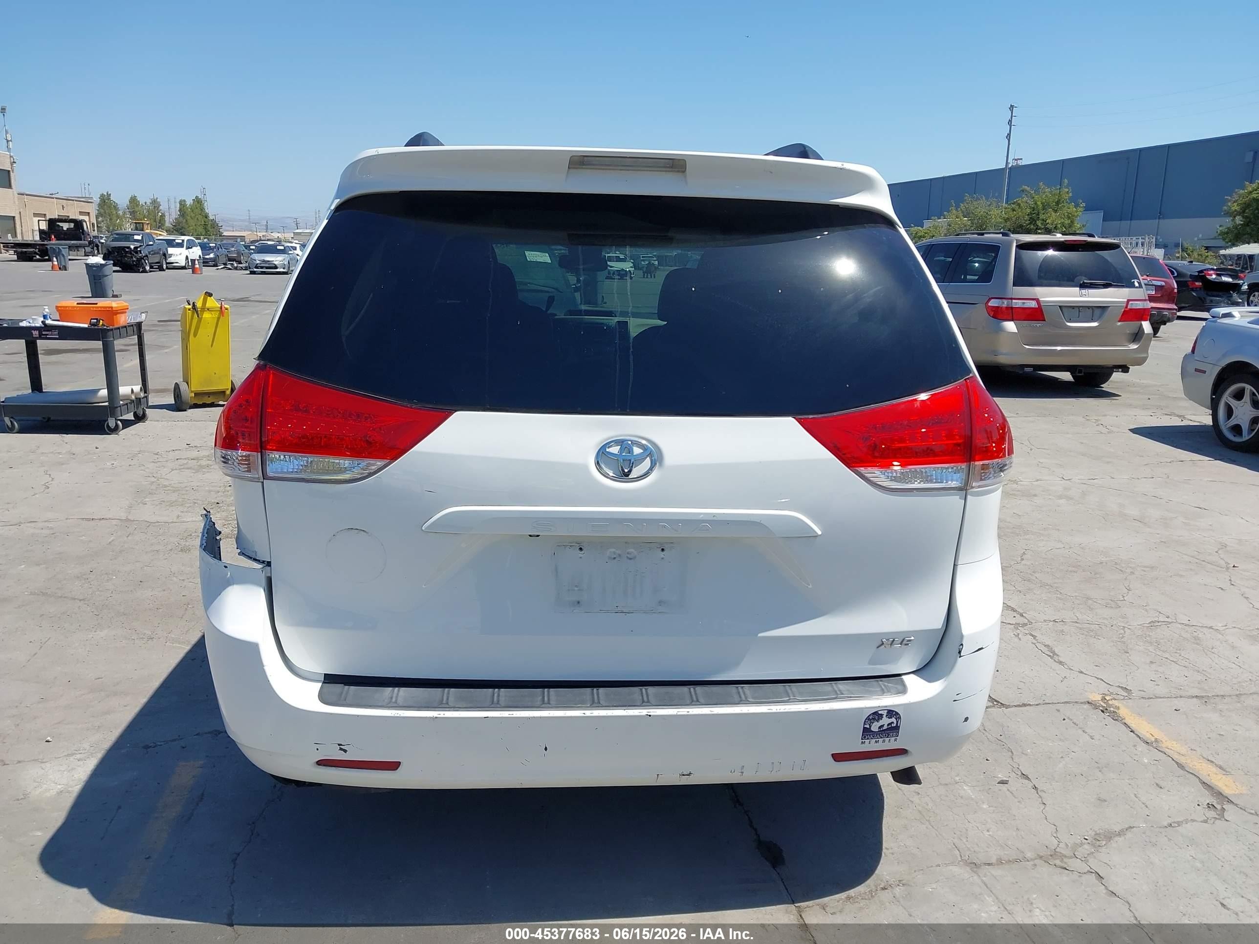 2014 Toyota Sienna Xle V6 8 Passenger Белый vin: 5TDYK3DC3ES455111