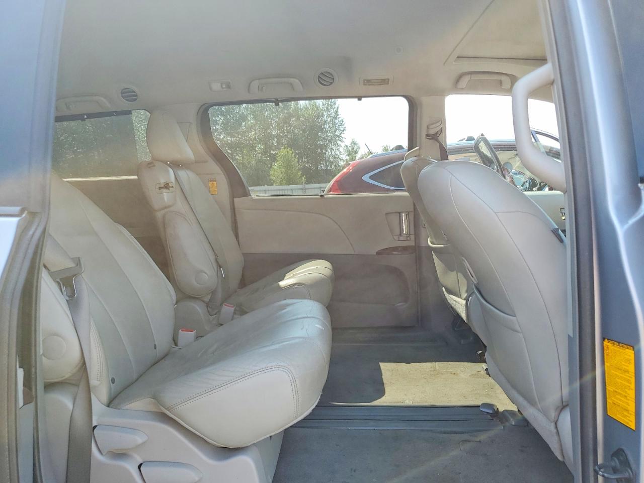 2014 Toyota Sienna Xle 8-passenger Silver vin: 5TDYK3DC3ES463550