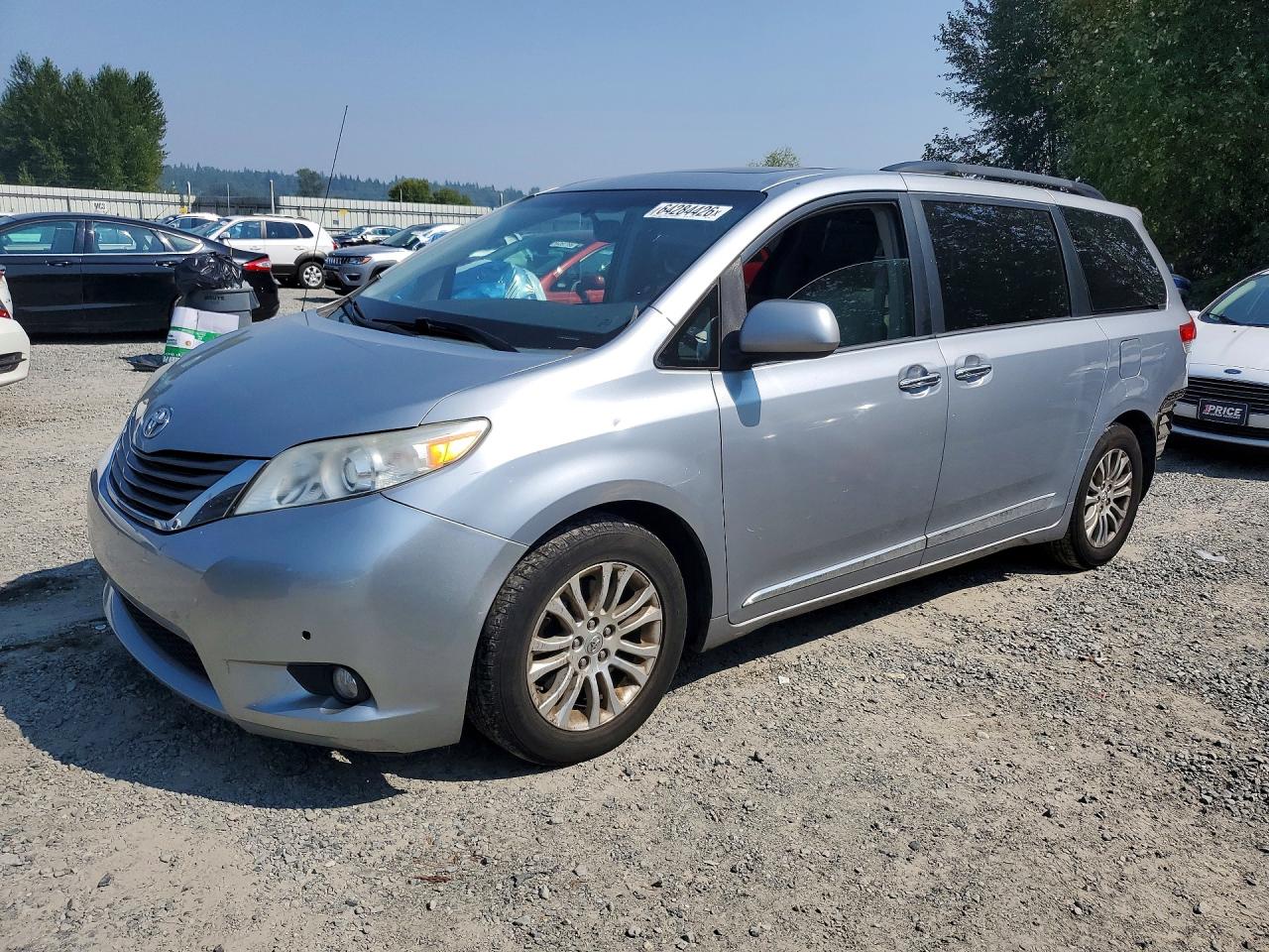 2014 Toyota Sienna Xle 8-passenger Silver vin: 5TDYK3DC3ES463550