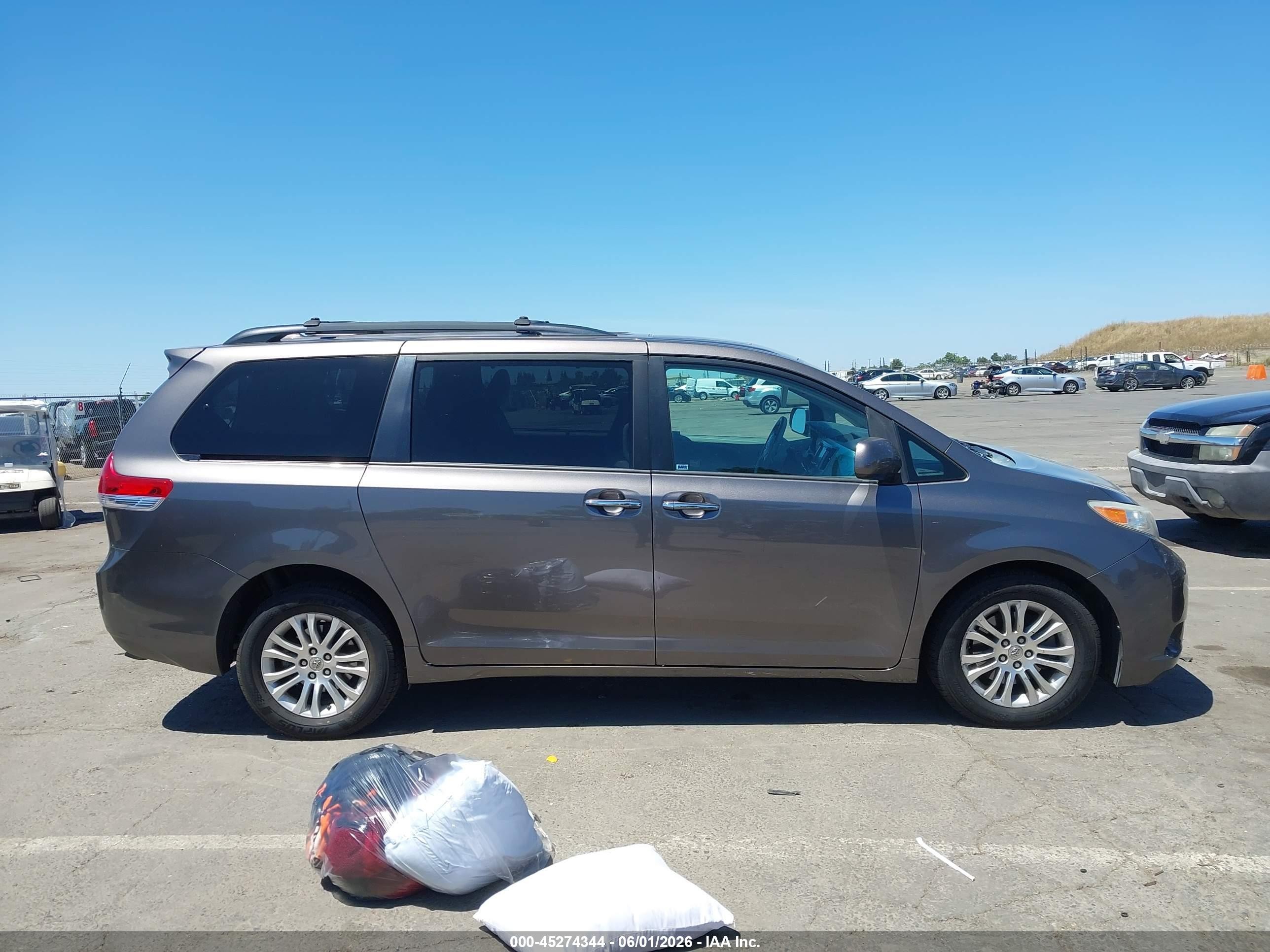 2014 Toyota Sienna Xle/limited Серый vin: 5TDYK3DC3ES480493