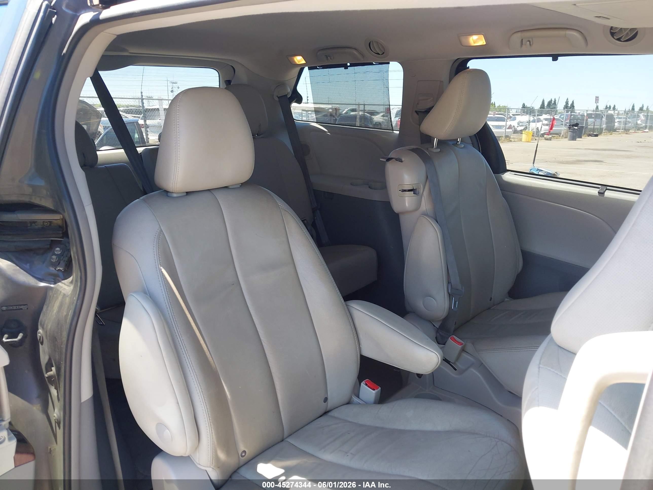 2014 Toyota Sienna Xle/limited Серый vin: 5TDYK3DC3ES480493