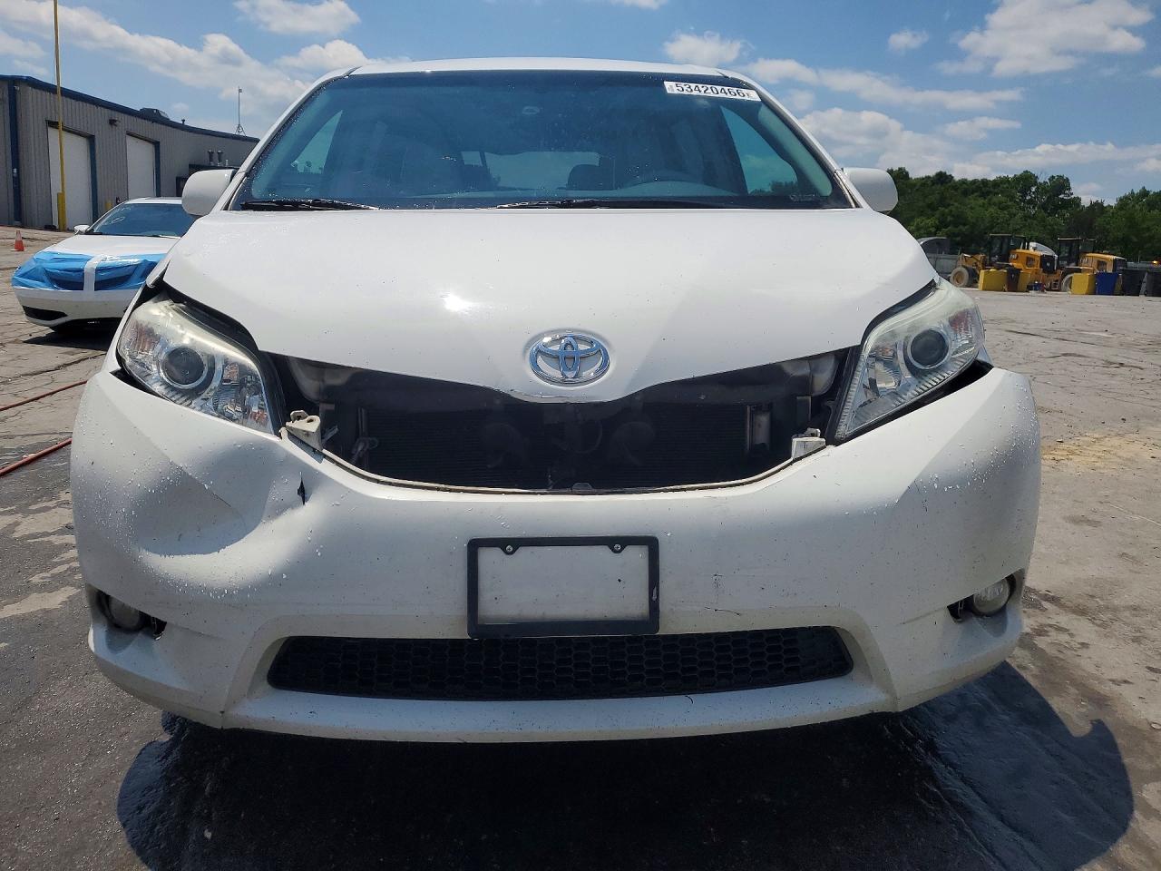 2014 Toyota Sienna Xle 8-passenger White vin: 5TDYK3DC3ES492420