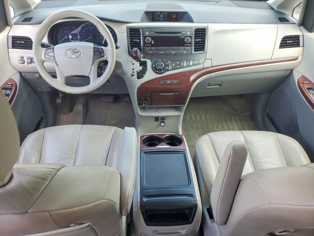 2014 Toyota Sienna Xle 8-passenger White vin: 5TDYK3DC3ES492420