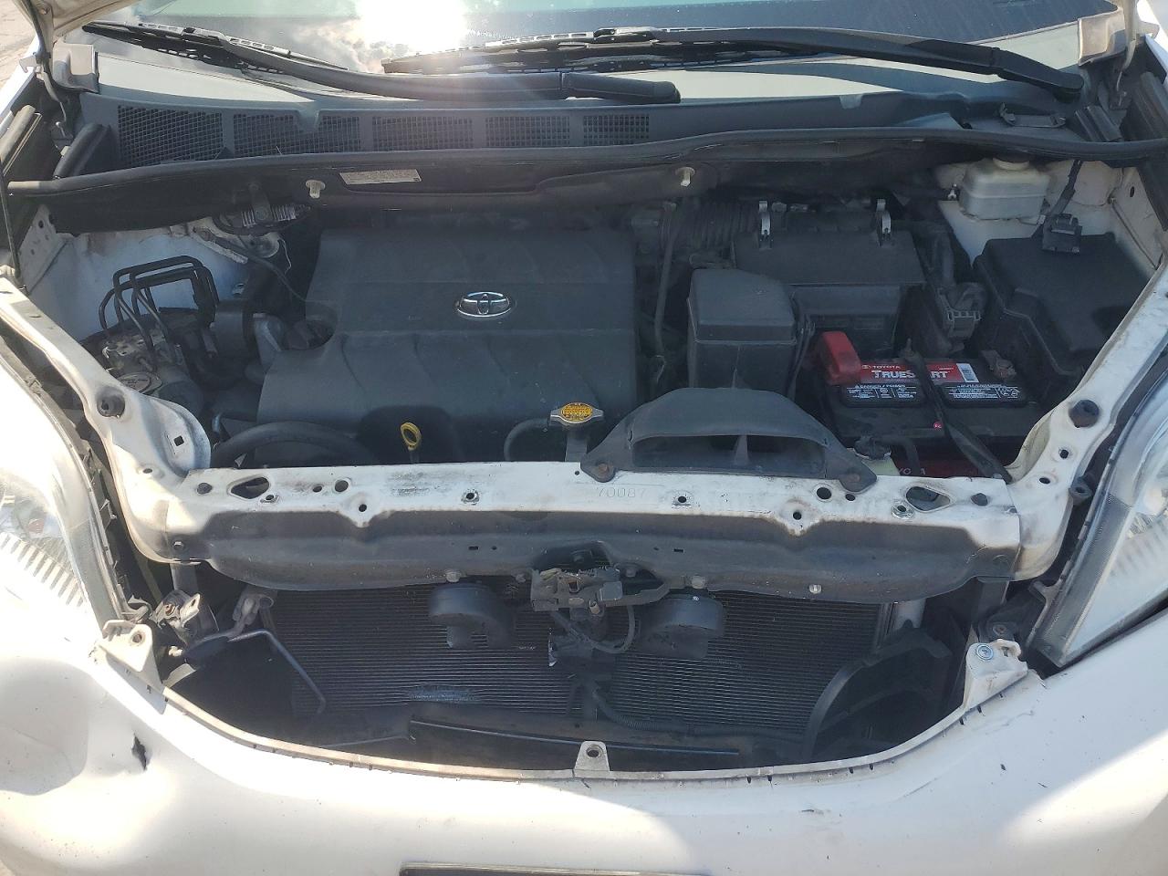 2014 Toyota Sienna Xle 8-passenger White vin: 5TDYK3DC3ES492420